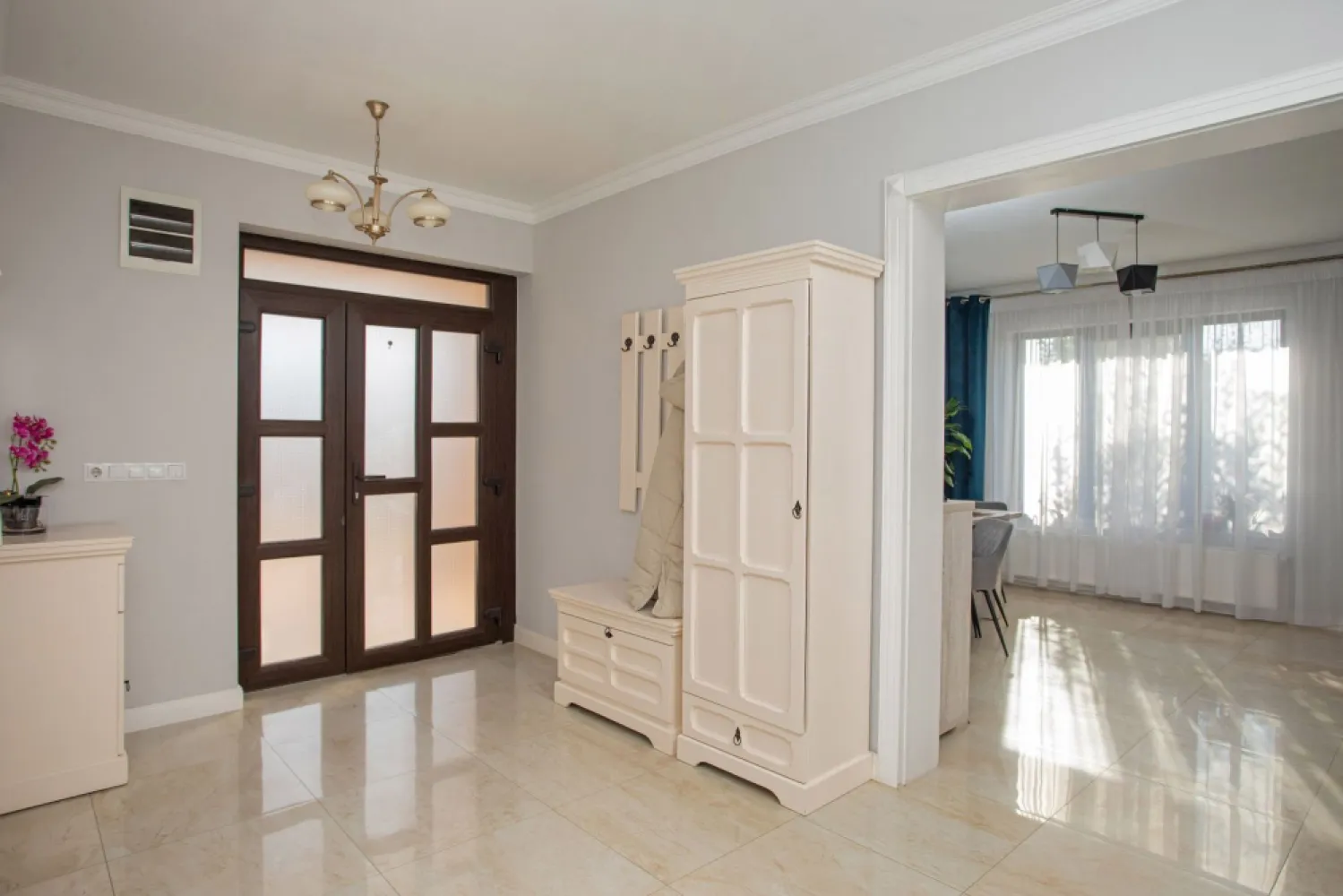 Vilă P+M, Clujului, 190 mp, teren 520 mp, singur în curte. 225 000 E