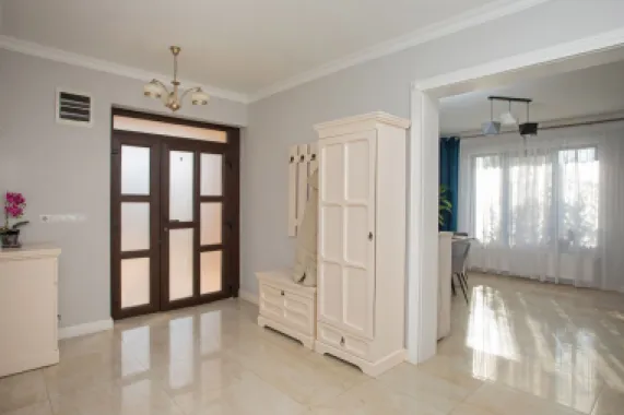 Vilă P+M, Clujului, 190 mp, teren 520 mp, singur în curte. 225 000 E