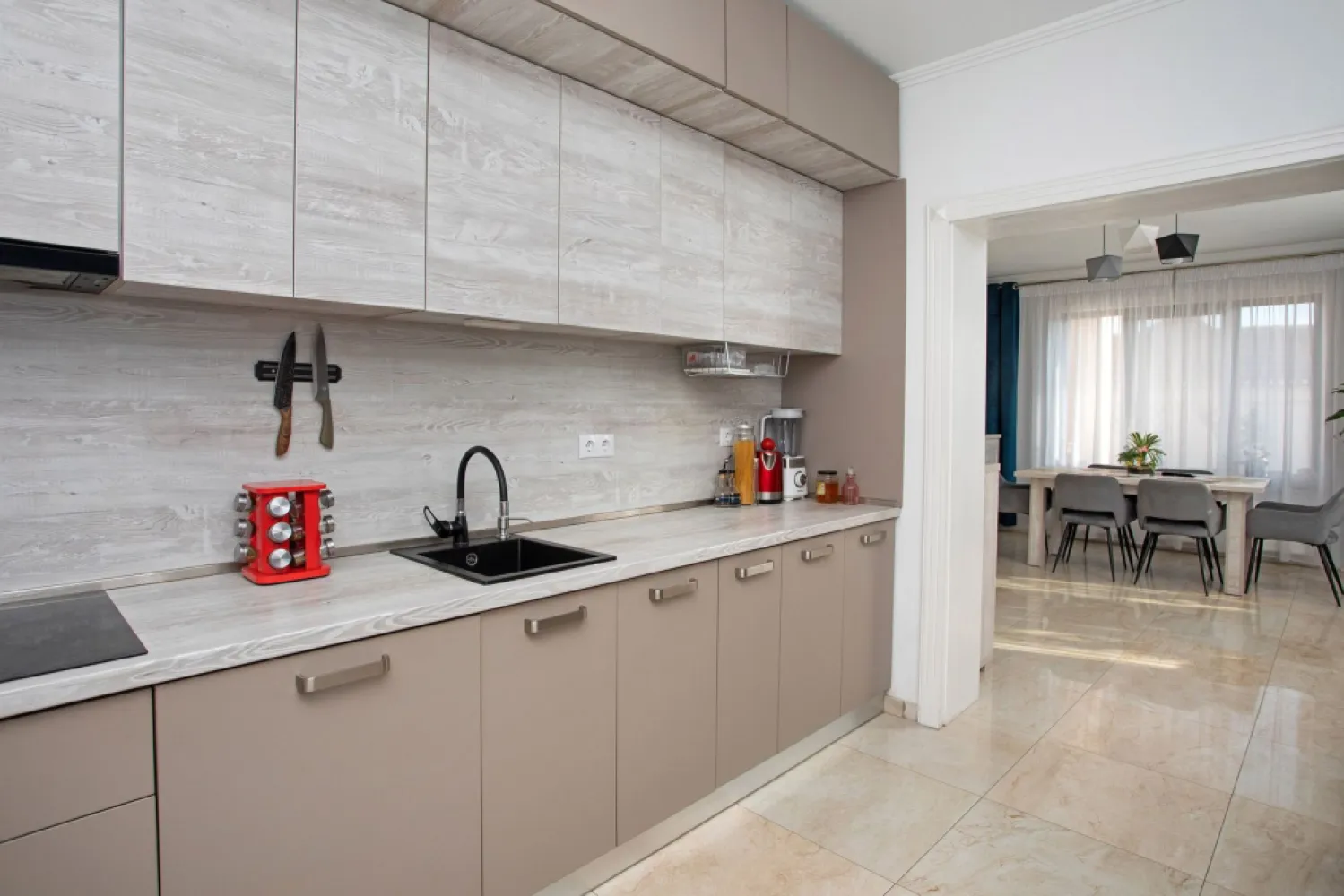 Vilă P+M, Clujului, 190 mp, teren 520 mp, singur în curte. 225 000 E