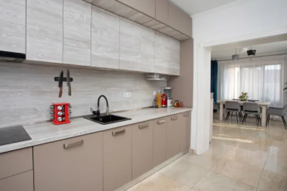 Vilă P+M, Clujului, 190 mp, teren 520 mp, singur în curte. 225 000 E