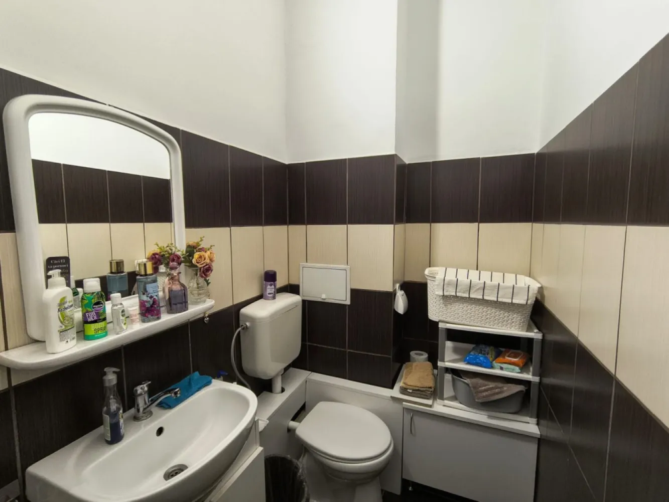 Spatiu comercial, ultracentral, Republicii, Oradea. 95 000 E. Com 0