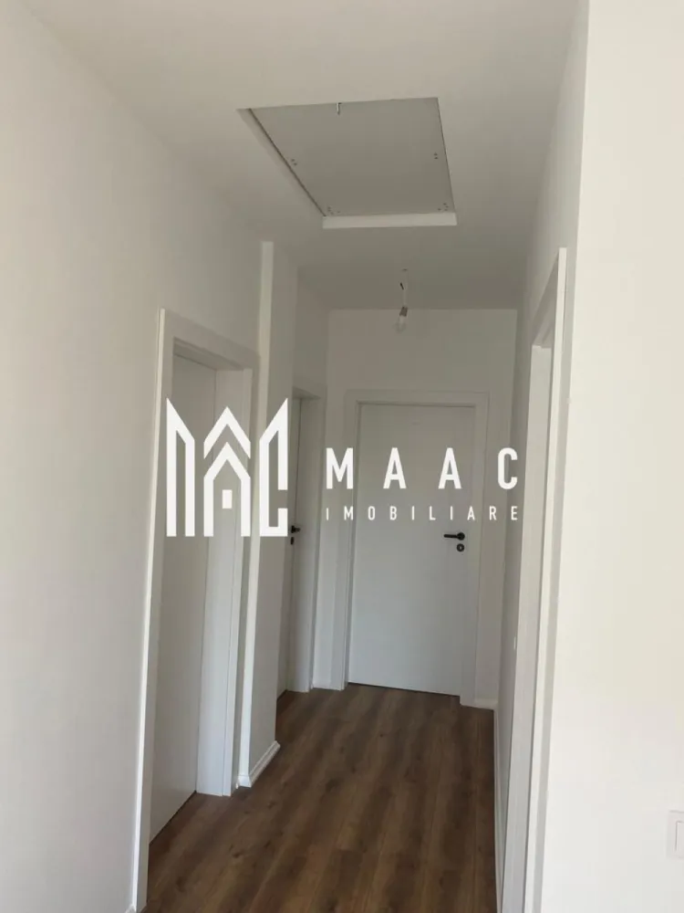 Casa Individuala | 120MPU | Cristian | Curte 420MPU - MAAC Imobiliare vă propune spre vânzare o casă individuală situată în localitatea Cristian, o proprietate modernă care se predă la stadiul „la cheie”, atât la interior, cât și la exterior, fiind pregătită pentru mutare imediată. În prezent, imobilul este complet finisat, cu băile amenajate, parchet montat și uși interioare instalate. Imobilul este construit cu atenție la detalii și beneficiază de materiale de calitate, fiind izolat cu vată bazaltică de 10 cm și finisat la exterior cu vopsea decorativă albă. Tâmplăria este realizată din termopan Salamander cu 7 camere și geam tripan, asigurând un nivel ridicat de izolare termică și fonică. Proprietatea este racordată la toate utilitățile necesare unei locuințe moderne: apă canalizare gaze naturale cablu TV internet Curtea este complet amenajată și împrejmuită cu gard din zidărie și elemente orizontale din aluminiu antracit, oferind intimitate și un aspect modern. Spațiul exterior este pavat cu dale de la ELIS, iar zona verde este amenajată cu gazon și sistem automat de irigare. Caracteristicile imobilului sunt următoarele: amprentă la sol: 72 mp terasă: 22 mp suprafață construită: 144 mp suprafață utilă: 118 mp suprafață teren: 420 mp Această proprietate reprezintă o opțiune potrivită pentru cei care își doresc o casă nouă într-o zonă liniștită, aproape de Sibiu, cu spațiu exterior generos și dotări moderne. Pentru mai multe detalii, vă rugăm să menționați telefonic că ați văzut anunțul cu CP1972296. }}