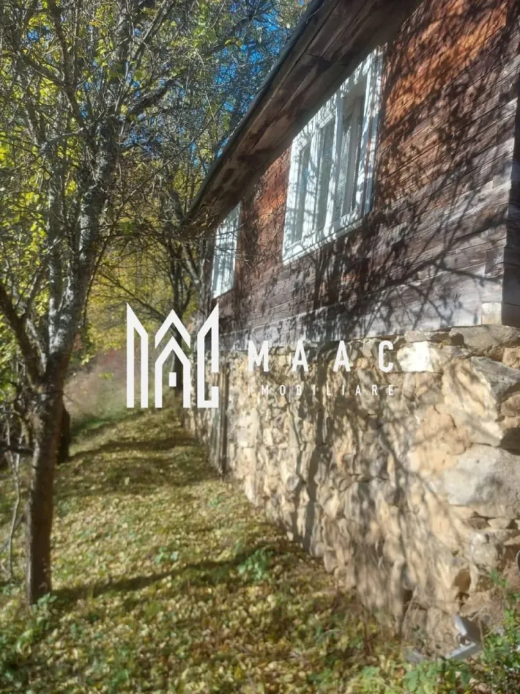 Super ofertă 35000 teren in Muntii Apuseni - Terenul din Inima Apusenilor În vâlcea adâncă, unde munții Apuseni își întind brațele verzi, se ascunde o comoară: terenul oferit de MAAC Imobiliare. Aici, pe o suprafață generoasă de 35.000 de metri pătrați, visele prind rădăcini și poveștile așteaptă să fie trăite. Terenul este o mică lume completă. La baza dealului, o livadă de pruni înflorește alb în primăvară și se încarcă de fructe dulci toamna. E o comoară care aduce atât frumusețe, cât și un venit liniștit. Alături, fânețele întinse oferă iarbă bogată – perfectă pentru pășunat sau pentru fân care miroase a vară. Urcând ușor, pădurea de foioase își deschide brațele. Stejari și fagi bătrâni șoptesc povești vechi, oferind umbră, lemn pentru foc și un refugiu pentru viețuitoarele sălbatice. Aici, drumețiile devin aventuri, iar liniștea este adâncă ca rădăcinile copacilor. În centrul acestui domeniu stă o casă modestă, cu două camere și o pivniță adâncă. Zidurile ei păstrează căldura vremurilor, gata să devină o cocioabă călduroasă sau baza unei viitoare locuințe mai mari. Alături, grajdul solid așteaptă să adăpostească animale sau uneltele grădinăritului. Dar adevăratele comori sunt cele care hrănesc viața: un izvor curat care șoptește printre pietre, alimentând casa cu apă proaspătă prin simpla putere a gravitației. Și nu departe, liniile electrice aduc lumina și puterea civilizației, fără a strica magia locului. Drumul de acces, bine întreținut, leagă această refugie de lume, păstrând totuși intimitatea. Acest teren nu este doar un lot de pământ. Este o șansă de a respira aer curat, de a te trezi cu cântecul păsărilor în locul claxonelor, de a cultiva propria hrană și de a construi ceva cu propriile mâini. Este ideal pentru cine visează la o pensiune mică, la o fermă eco, la o casă de vacanță pentru generații sau pur și simplu la un refugiu personal unde timpul pare să curgă mai încet. În inima Apusenilor, oportunitatea așteaptă. Nu doar de a cumpăra un teren, ci de a câștiga o viață. Pentru mai multe detalii precizati telefonic ca ati vazut anuntul cu ID CP2932331 }}