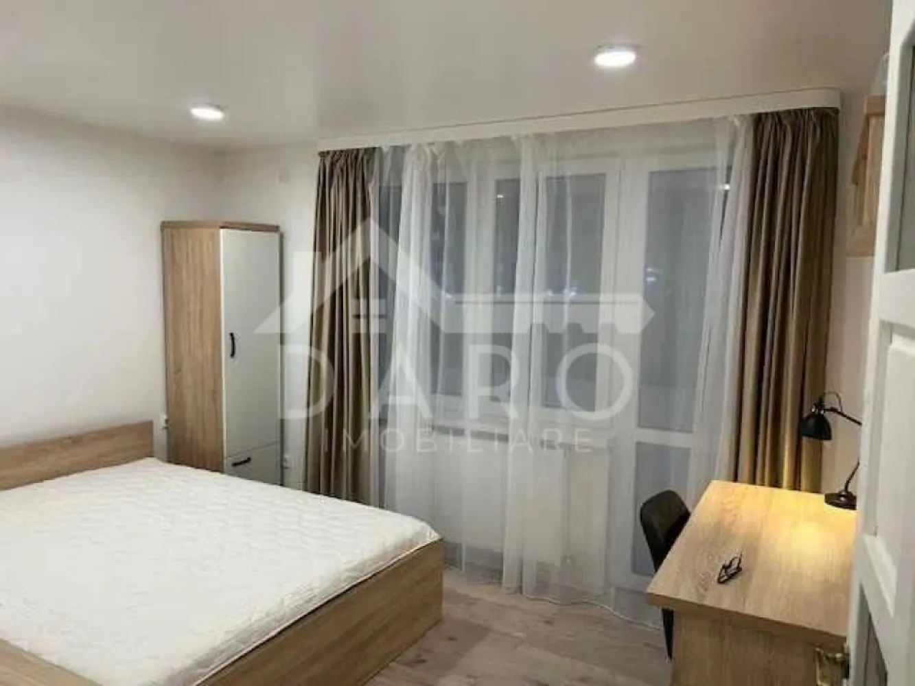 🌿 Închiriere apartament nou renovat, 2 dormitoare, aproape de UMF - 🏡 Închiriez apartament complet renovat – 2 dormitoare decomandate, zona Busuiocului, Târgu Mureș 📍 Strada Busuiocului nr. 2, într-un cartier tip parc, liniștit, cu multă verdeață, la doar 15-20 minute de mers pe jos de UMF și Căminele Studențești Cornisa. ✨ Detalii apartament: • 2 dormitoare, ambele cu paturi duble și birouri • Bucătărie spațioasă, baie și balcon foarte mare • Renovat recent, totul nou • Centrala termică proprie, geamuri termopan, TV, aragaz, frigider, cuptor microunde, mașină de spălat, aspirator etc. • Posibilitate de adaptare a mobilierului în funcție de cerințele chiriașului 🔑 Disponibil imediat, se poate viziona oricând. 💰 Preț chirie: 450 € / lună 📞 Telefon: 0749 535 729 🏠 DARO Imobiliare – confort, liniște și proximitate în Târgu Mureș REFA PROMOVAREA }}