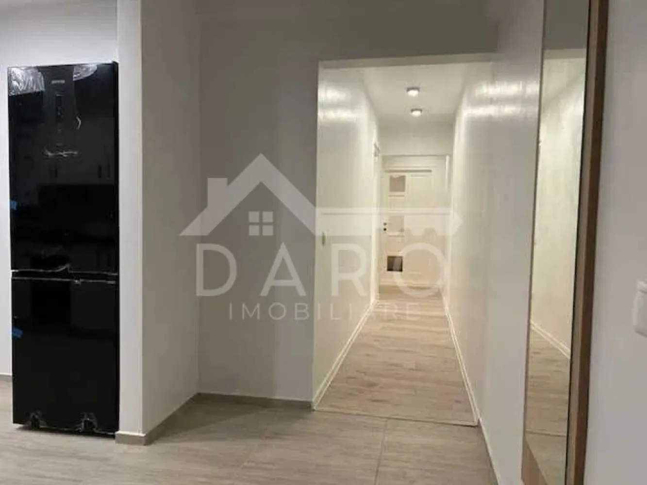 🌿 Închiriere apartament nou renovat, 2 dormitoare, aproape de UMF - 🏡 Închiriez apartament complet renovat – 2 dormitoare decomandate, zona Busuiocului, Târgu Mureș 📍 Strada Busuiocului nr. 2, într-un cartier tip parc, liniștit, cu multă verdeață, la doar 15-20 minute de mers pe jos de UMF și Căminele Studențești Cornisa. ✨ Detalii apartament: • 2 dormitoare, ambele cu paturi duble și birouri • Bucătărie spațioasă, baie și balcon foarte mare • Renovat recent, totul nou • Centrala termică proprie, geamuri termopan, TV, aragaz, frigider, cuptor microunde, mașină de spălat, aspirator etc. • Posibilitate de adaptare a mobilierului în funcție de cerințele chiriașului 🔑 Disponibil imediat, se poate viziona oricând. 💰 Preț chirie: 450 € / lună 📞 Telefon: 0749 535 729 🏠 DARO Imobiliare – confort, liniște și proximitate în Târgu Mureș REFA PROMOVAREA }}