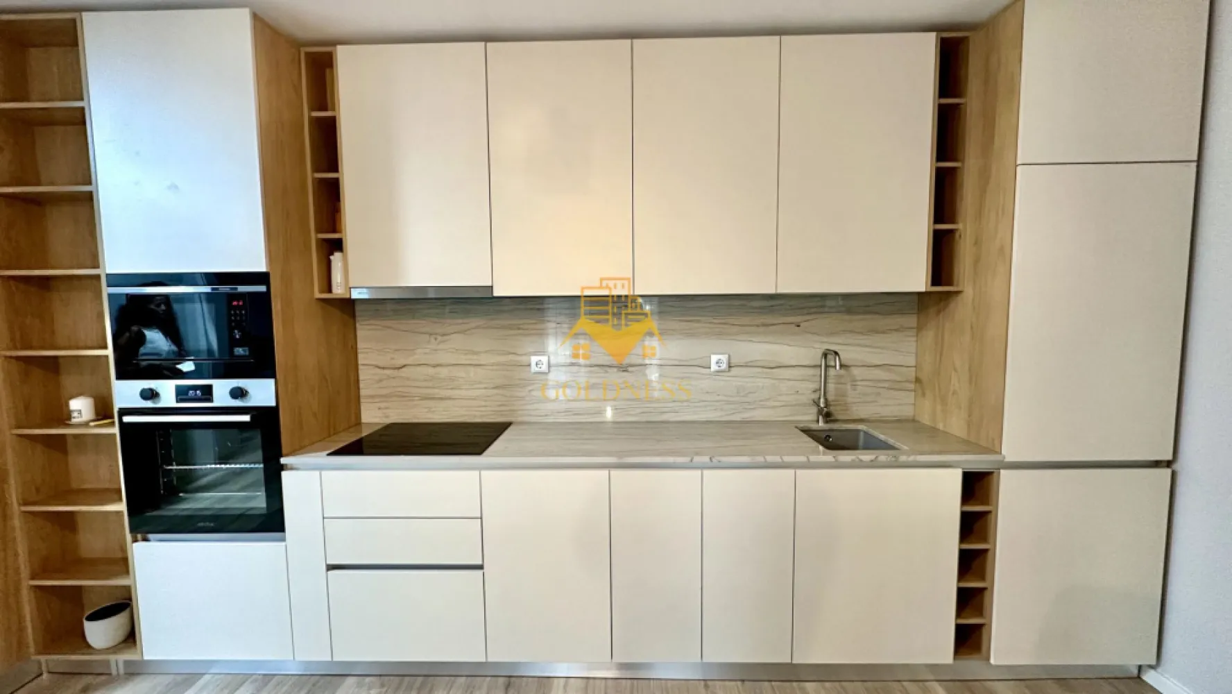 2 camere, Marasti, The Nest, The Office, 21 Dec, Prima inchiriere - GOLDNESS Imobiliare vă propune spre închiriere un apartament cu 2 camere complet mobilat și utilat, la etajul 1 într-un imobil de 6 etaje, în Cartierul Marasti zona The Office.
Dispune de loc de parcare subteran!
Se află în apropierea stațiilor de transport în comun, magazine, restaurante, spații verzi, farmacii, etc. 

Apartamentul este compartimentat astfel:
 - dormitor cu pat matrimonial, dressing, noptiere
 - living cu canapea extensibilă 
 - bucătărie open space complet utilată și mobilată, loc de servit masa 
 - baie cu dus walkin, calorifer port prosop și dulap pentru depozitare.
 - terasa de 8 mp.

Imobilul este dotat cu toate cele necesare- centrală proprie cu încălzire prin pardoseala, frigider, aragaz, hotă, mașină de spălat haine și vase, AC etc. 

Dacă sunteți interesați de acest apartament și doriți să îl vizionați, dar și pentru alte oferte nu ezitați să ne contactați telefonic sau prin e-mail. Vă stăm la dispoziție!
Pentru intermediere se percepe un comision de 50% din prețul chiriei!