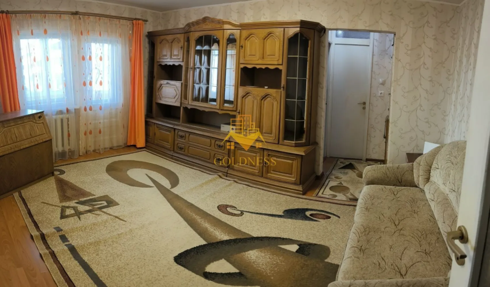 3 camere, Cartierul Gheorgheni, Interservisan, Iulius mall, FSEGA - GOLDNESS Imobiliare vă propune spre închiriere un apartament cu 3 camere complet mobilat și utilat, la etajul 2 într-un imobil de 4 etaje, în Cartierul Gheorgheni. Dispune de loc de parcare! Se află în apropierea stațiilor de transport în comun, magazine, restaurante, spații verzi, farmacii, etc. Apartamentul este compartimentat astfel: - 2 dormitoare, pat matrimonial, dressing, noptiere - living cu bucatarie open space complet utilată și mobilată, canapea extensibilă, loc de servit masa - baie cu cada, calorifer port prosop și dulap pentru depozitare. - 2 balcoane, unul închis. Imobilul este dotat cu toate cele necesare- centrală proprie, frigider, aragaz, hotă, mașină de spălat haine, etc. Dacă sunteți interesați de acest apartament și doriți să îl vizionați, dar și pentru alte oferte nu ezitați să ne contactați telefonic sau prin e-mail. Vă stăm la dispoziție! Pentru intermediere se percepe un comision de 50% din prețul chiriei! }}