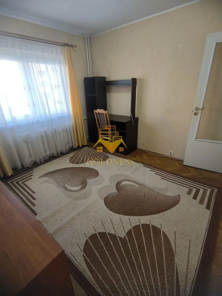 3 camere, Cartierul Gheorgheni, Interservisan, Iulius mall, FSEGA - GOLDNESS Imobiliare vă propune spre închiriere un apartament cu 3 camere complet mobilat și utilat, la etajul 2 într-un imobil de 4 etaje, în Cartierul Gheorgheni. Dispune de loc de parcare! Se află în apropierea stațiilor de transport în comun, magazine, restaurante, spații verzi, farmacii, etc. Apartamentul este compartimentat astfel: - 2 dormitoare, pat matrimonial, dressing, noptiere - living cu bucatarie open space complet utilată și mobilată, canapea extensibilă, loc de servit masa - baie cu cada, calorifer port prosop și dulap pentru depozitare. - 2 balcoane, unul închis. Imobilul este dotat cu toate cele necesare- centrală proprie, frigider, aragaz, hotă, mașină de spălat haine, etc. Dacă sunteți interesați de acest apartament și doriți să îl vizionați, dar și pentru alte oferte nu ezitați să ne contactați telefonic sau prin e-mail. Vă stăm la dispoziție! Pentru intermediere se percepe un comision de 50% din prețul chiriei! }}