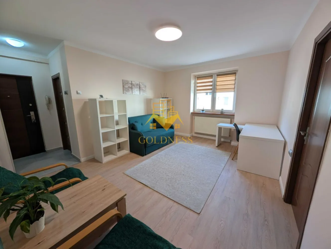 2 camere, Ultra Central, Nicolae Titulescu, Constantin Papilian - GOLDNESS Imobiliare vă propune spre închiriere un apartament cu 2 camere complet mobilat și utilat, la etajul 1 într-un imobil de 3 etaje, în Centrul Clujului. Dispune de loc de parcare în curte cu cartela de acces. Se află în apropierea stațiilor de transport în comun, magazine, restaurante, spații verzi, farmacii, etc. Apartamentul este compartimentat astfel: - dormitor cu pat matrimonial, dressing, noptiere - living, bucatarie complet utilată și mobilată, canapea extensibilă, loc de servit masa - baie cu cada, calorifer port prosop și dulap pentru depozitare. Imobilul este dotat cu toate cele necesare- centrală proprie, frigider, aragaz, hotă, mașină de spălat haine, etc. Dacă sunteți interesați de acest apartament și doriți să îl vizionați, dar și pentru alte oferte nu ezitați să ne contactați telefonic sau prin e-mail. Vă stăm la dispoziție! Pentru intermediere se percepe un comision de 50% din prețul chiriei! }}