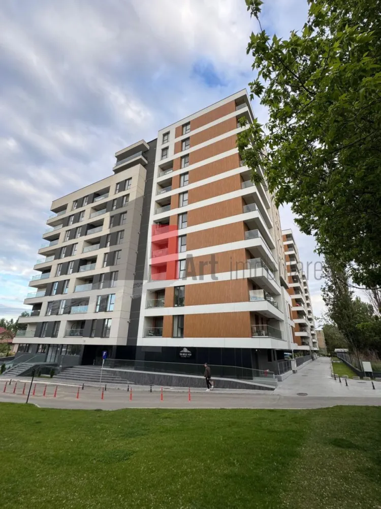 Apartament 3 camere Crângași -Grozavesti - Politehnica - cu loc de parcare - Va propunem spre vanzare partament modern, situat în complexul Trio Bridge View, construit în 2023. 
Locuința se află la etajul 1 și are o suprafață utilă de 68,47 mp.

Compartimentare eficientă, ideală atât pentru locuit, cât și pentru investiție.

Se vinde complet mobilat și utilat, exact ca în poze – gata de mutare imediată, fără investiții suplimentare.

Detalii:
- 3 camere
- Etaj 1
- Suprafață utilă: 68,47 mp
- Bloc construit în 2023
- Loc de parcare subteran inclus in pret