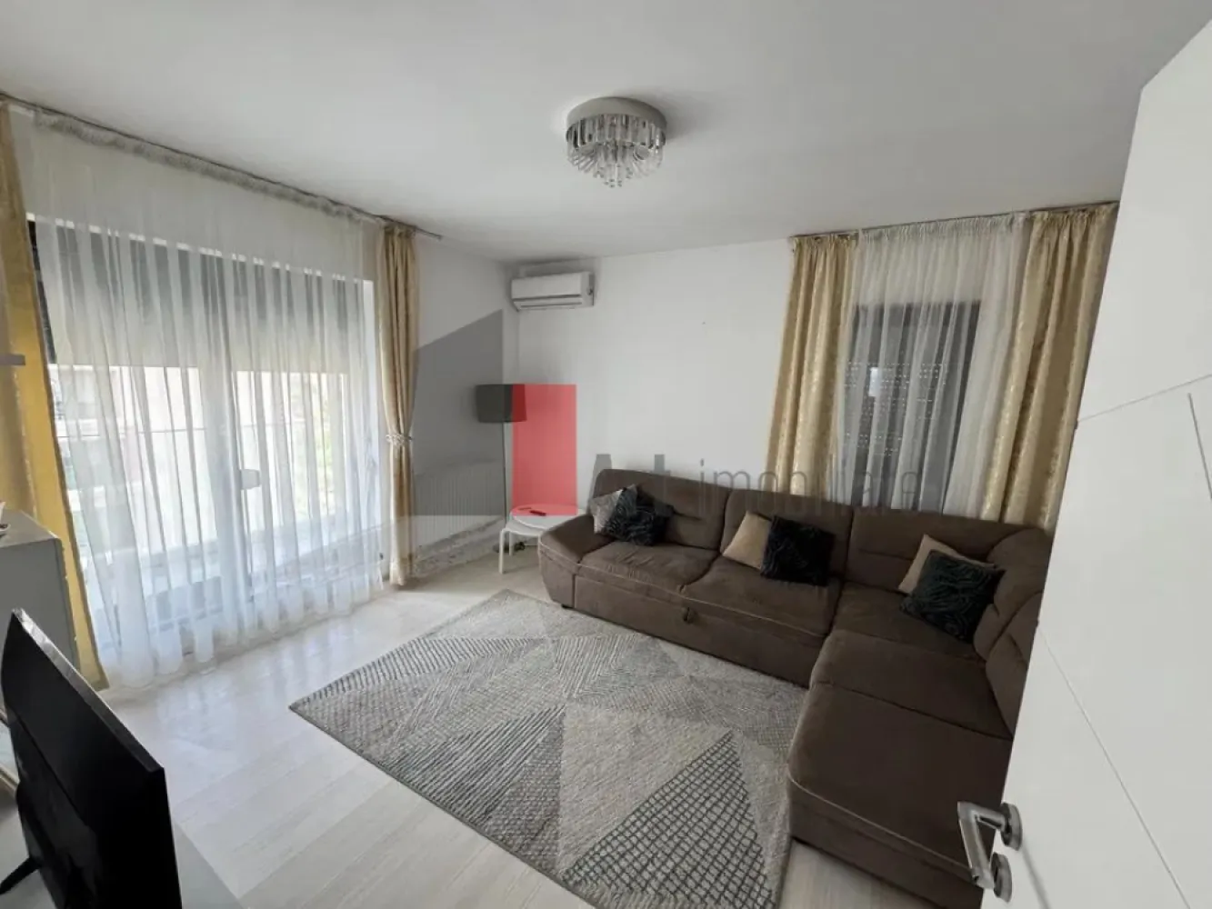 Inchiriere apartamemt 2 camere Lujerului Exigent Faza 1 - Se oferă spre închiriere un apartament modern cu 2 camere decomandate, situat în complexul Exigent Plaza Residence, chiar în spatele Mall Plaza România.
2 camere decomandate
Complet mobilat și utilat
Aer condiționat în fiecare cameră
Terasă
Vedere frumoasă către parc
Posibilitate de închiriere loc de parcare
Amplasare excelentă, cu acces rapid la Mall Plaza, mijloace de transport în comun, magazine, restaurante și toate facilitățile necesare.