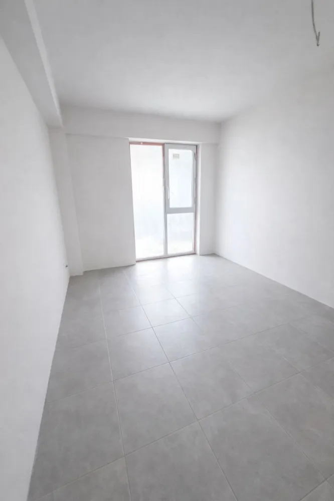 Spatiu de inchiriat , Open Space Generos , zona Centrala - Direkt Imobiliare ofera spre inchiriere  un spatiu modern , extrem de spatios , situat intr o zona centrala , ideal pentru dezvoltarea afacerii tale. Proprietatea se remarca printr o compartimentare open space , oferind flexibilitate in amenajare , fiind potrivita pentru birouri , showroom, cabinet medical , cabinet analize medicale , sau alte activitati comerciale. Caractersitici principale : Suprafata generoasa , compartimentare open space Lumina naturala din abundenta Acces facil din zona centrala Posibilitate de personalizare in functie de nevoi Spatiu versatil , usor de adaptat Datorita pozitionarii excelente si a compartimentarii moderne , acest spatiu reprezinta alegerea ideala pentru un business care isi doreste vizibilitate si confort . Pentru detalii suplimentare si programarea unei vizionari , va stam la dispozitie ! }}