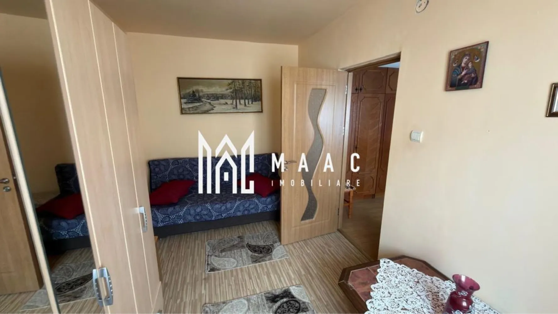 Apartament 2 camere | Etaj 3 | Balcon | Hipodrom 3 - MAAC Imobiliare vă propune spre închiriere un apartament cu 2 camere, semidecomandat, situat în zona Cireșica din Sibiu. Detalii apartament 2 camere Compartimentare: semidecomandat Balcon Spațiu bine organizat Dotări Mobilat și utilat Cablu TV și internet (fără televizor) Apartament pregătit pentru mutare Condiții închiriere Nu se acceptă animale de companie Nu se acceptă cetățeni străini Garanție: echivalentul unei luni de chirie Avantaje locație Zonă liniștită – Cireșica Acces rapid către magazine și transport public Aproape de puncte de interes din oraș Pentru mai multe informații sau pentru a programa o vizionare specificati ID: CP2995474 }}