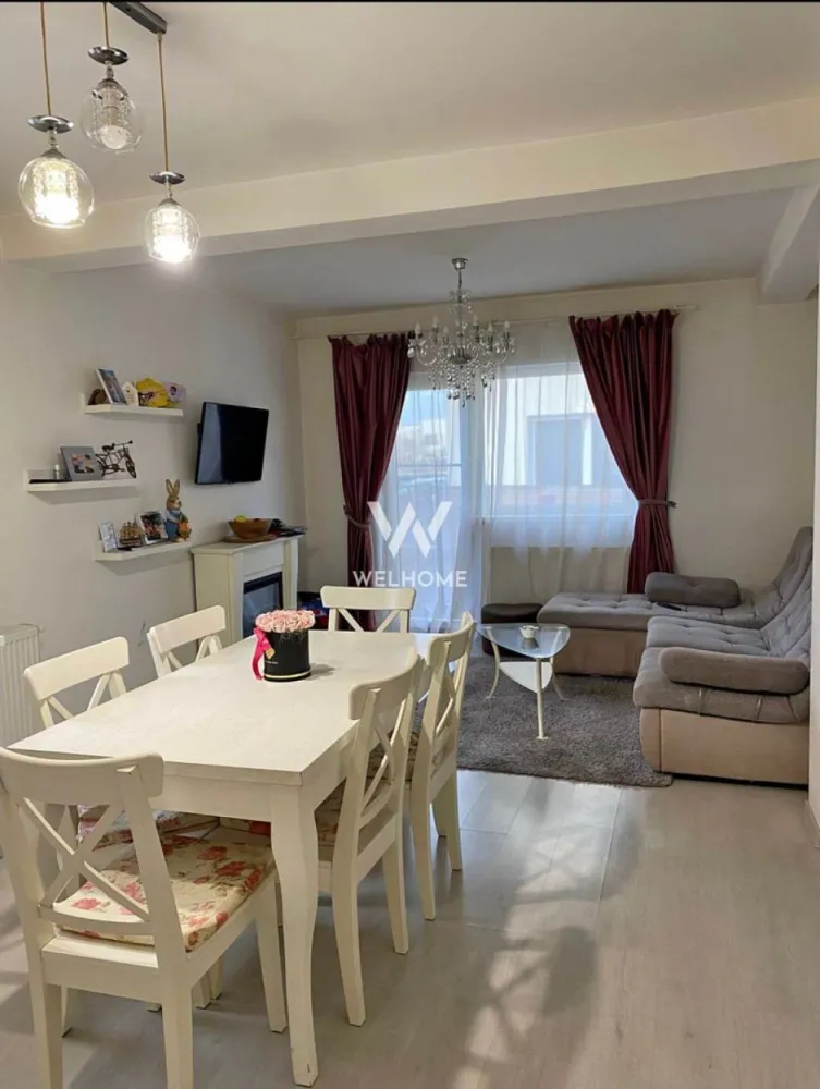 Apartament cu 3 camere si grădină zona Triajului Selimbar, Sibiu - 0% Comision. Preț direct proprietar!!! Apartament modern cu 3 camere, situat la parterul unui bloc cu doar 9 apartamente, într-o zonă liniștită și foarte căutată din Șelimbăr zona Triajului, Selimbar. Locuința are o suprafață utila de aproximativ 60mp si beneficiază de curte proprie de 74 mp, ideală pentru relaxare sau spațiu de joacă pentru copii. Apartamentul este mobilat și utilat, gata pentru a fi locuit fără investiții suplimentare. Caracteristici: Suprafață construită: 73 mp Suprafață utilă: 58,8 mp Compartimentare excelentă: 2 dormitoare Living cu bucătărie open-space 2 băi Parcare privată chiar în fața portii Construcție 2019 Bloc cu 9 apartamente Dotări: Mobilat & utilat complet Finisaje moderne Curte proprie generoasă Preț: 145900euro usor negociabil. Achiziția poate fi realizată si cu credit ipotecar. Tel: 0745 99 55 37 Mihai. }}