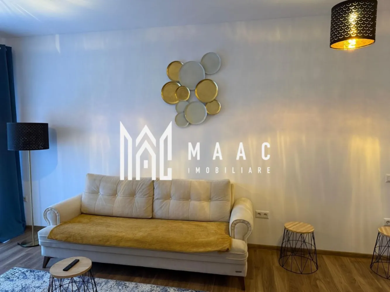 Apartament 2 Camere I Decomandat I Etaj 1 I Stefan cel Mare - MAAC Imobiliare vă propune spre închiriere un apartament cu 2 camere, compartimentat eficient, ideal pentru locuire confortabilă pe termen lung. Proprietatea dispune de un living spațios, perfect pentru relaxare și socializare, o bucătărie complet mobilată și utilată, un dormitor confortabil, baie, hol, balcon și loc de parcare inclus. Apartamentul este amenajat astfel încât să ofere funcționalitate și confort, fiind potrivit pentru persoane sau cupluri care își doresc un spațiu bine organizat, într-un ambient plăcut. Condiții de închiriere: -garanție în cuantumul unei chirii lunare -perioadă minimă de închiriere: 12 luni Pentru mai multe detalii, vă rugăm să menționați telefonic numărul CP2981026. }}