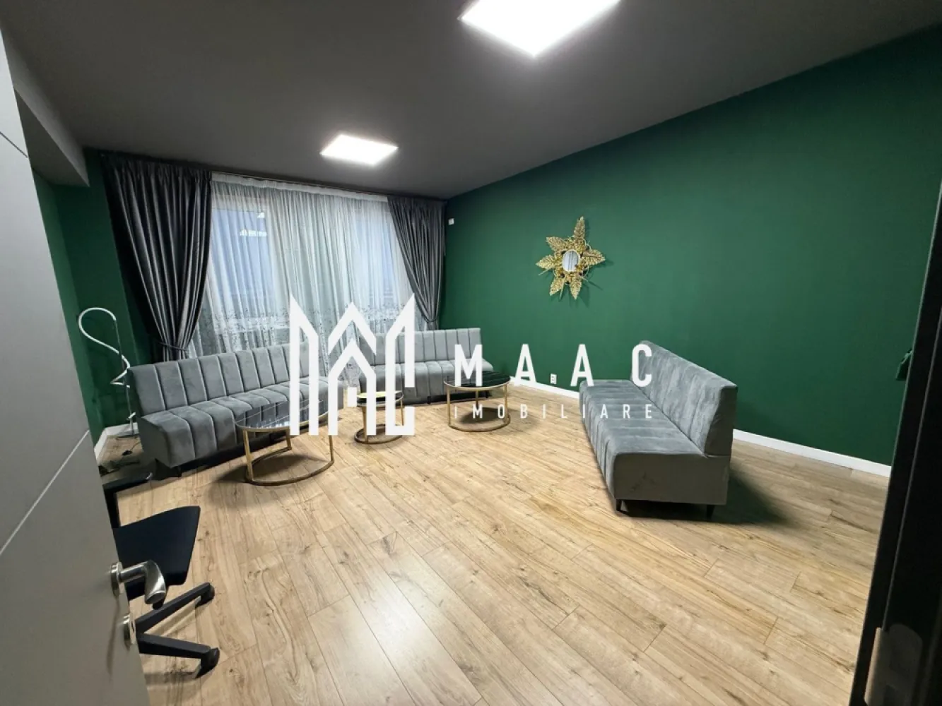 Spatiu comercial I 203 mp I Zona Lazaret - MAAC Imobiliare vă propune spre închiriere un spațiu comercial amplasat într-o zonă cu trafic din cartierul Lazaret, ideal pentru desfășurarea unei game variate de activități comerciale sau recreative. Datorită suprafeței generoase și compartimentării flexibile, acest spațiu este pretabil pentru sală de evenimente, sală de sport sau fitness, loc de joacă pentru copii, studio de dans sau yoga, precum și pentru alte tipuri de activități comerciale sau servicii. Spațiul poate fi compartimentat în funcție de preferințele chiriașului, oferind flexibilitate maximă pentru dezvoltarea afacerii.

Proprietatea nu include mobilierul prezent în imagini și este situată într-o zonă ușor accesibilă, ceea ce o face potrivită pentru activități care necesită vizibilitate și acces facil.

Detalii spațiu:
-suprafață utilă: 203 mp
-etaj 2
-grupuri sanitare proprii

Dotări și utilități:
-centrală termică
-încălzire centrală
-curent, apă, canalizare
-climatizare
-toate utilitățile disponibile

Beneficii suplimentare:
-parcare aferentă spațiului

Pentru mai multe detalii sau pentru programarea unei vizionări, vă rugăm să menționați telefonic numărul CP2982810.