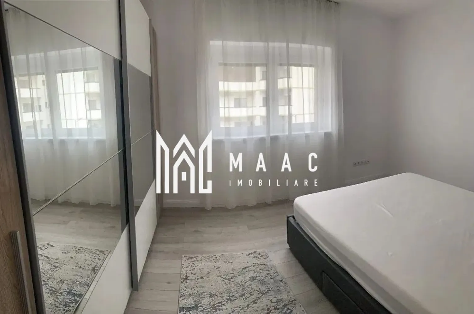 Apartament 2 camere I Etaj 1 I Loc parcare - MAAC Imobiliare vă propune spre vânzare un apartament cu 2 camere decomandate, amplasat la etajul 1 al unui imobil situat în zona Deventer, în apropiere de cartierul Tineretului, o locație apreciată pentru accesibilitate și proximitatea față de puncte de interes. Locuința este compartimentată practic și funcțional, fiind alcătuită dintr-un living spațios, o bucătărie separată mobilată, un dormitor și o baie, oferind un spațiu confortabil și bine organizat pentru locuire. Apartamentul se vinde mobilat și utilat, fiind dotat cu mașină de spălat rufe, plită cu inducție și cuptor electric. În plus, beneficiază de balcon și este situat la etajul 1, ceea ce asigură un acces facil și confort sporit. Proprietatea dispune și de loc de parcare aferent, un avantaj important pentru viitorii proprietari. Pentru mai multe detalii, vă rugăm să menționați telefonic numărul CP2986843. }}