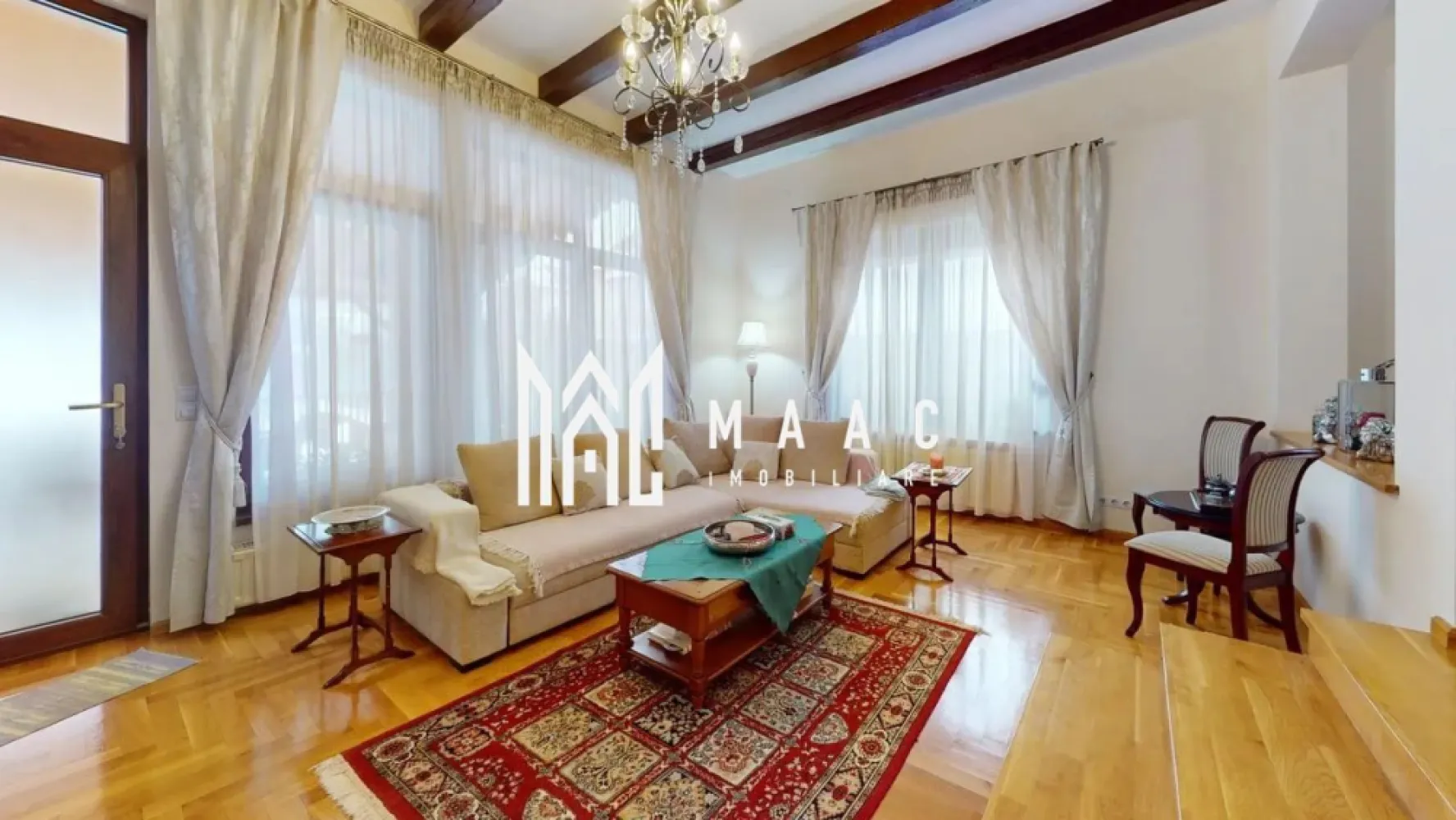 Casa individuala | Moderna | P+1 | 200 MP | Parcul Sub Arini - MAAC Imobiliare vă prezintă spre vânzare o casă individuală premium, situată într-una dintre cele mai exclusiviste zone din Sibiu, în imediata apropiere a Parcul Sub Arini. Caracteristici: Casă individuală, cu acces auto. Grădină generoasă și terasă mare, acoperită. Finisaje premium și dotări moderne. Spații ample, luminoase și foarte bine organizate. Compartimentare: Demisol Bucătărie. Sală de sport. Pivniță. Baie. Parter: Hol generos de intrare, cu dressing. Birou, ideal pentru work from home. Zonă de dining. Bucătărie mare. Living luminos, cu șemineu. Ieșire directă către terasa acoperită, cu vedere spre grădină. Etaj: Hol de acces. 3 dormitoare. Baie. Balcon. Dormitor matrimonial cu dressing. Dotări și finisaje: Parchet din lemn masiv. Panouri fotovoltaice, pentru eficiență energetică. Spațiu dedicat pentru sală de sport. Finisaje atent alese, de calitate superioară. Exterior Grădină privată amenajată cu gazon și pomi fructiferi. Spațiu ideal pentru relaxare, familie și activități în aer liber. Terasă mare, acoperită, perfectă pentru petrecerea timpului liber. Avantaje proprietate Locație de top, într-o zonă exclusivistă. Intimitate și liniște. Compartimentare excelentă pentru familie. Spații generoase și funcționale. Proprietate completă, cu facilități premium. Avantaje locație Aproape de natură, la câțiva pași de parc. Acces rapid către centrul orașului și puncte de interes. Zonă rezidențială selectă, cu trafic redus. }}