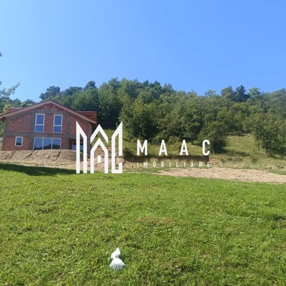 TEREN INTRAVILAN 1641 mp | PUZ APROBAT | Cisnadioara - MAAC Imobiliare vă propune spre vânzare un teren intravilan situat în zona Cisnădioara, pe strada Silvicultorilor, într-o locație liniștită, ideală pentru construcția unei locuințe permanente sau a unei case de vacanță. Amplasamentul oferă un cadru natural deosebit, cu priveliște frumoasă, fiind potrivit pentru cei care își doresc aer curat, intimitate și un stil de viață relaxat, departe de agitația urbană. Terenul are o suprafață de 1641 mp și beneficiază de o deschidere de 17,5 metri la stradă, ceea ce permite multiple opțiuni de construire și valorificare eficientă a spațiului. Proprietatea dispune de utilități precum apă, curent și canalizare, facilitând dezvoltarea rapidă a unui proiect rezidențial. Această proprietate reprezintă o oportunitate potrivită atât pentru investiție, cât și pentru dezvoltarea unei locuințe într-o zonă apreciată din apropierea Sibiului. Se acceptă schimb cu apartament în Sibiu. Pentru mai multe detalii, vă rugăm să menționați telefonic numărul CP2988018. }}