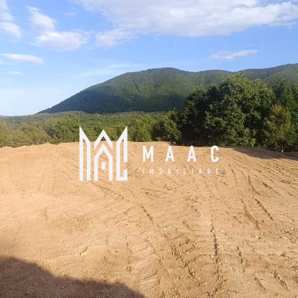 TEREN INTRAVILAN 1641 mp | PUZ APROBAT | Cisnadioara - MAAC Imobiliare vă propune spre vânzare un teren intravilan situat în zona Cisnădioara, pe strada Silvicultorilor, într-o locație liniștită, ideală pentru construcția unei locuințe permanente sau a unei case de vacanță. Amplasamentul oferă un cadru natural deosebit, cu priveliște frumoasă, fiind potrivit pentru cei care își doresc aer curat, intimitate și un stil de viață relaxat, departe de agitația urbană. Terenul are o suprafață de 1641 mp și beneficiază de o deschidere de 17,5 metri la stradă, ceea ce permite multiple opțiuni de construire și valorificare eficientă a spațiului. Proprietatea dispune de utilități precum apă, curent și canalizare, facilitând dezvoltarea rapidă a unui proiect rezidențial. Această proprietate reprezintă o oportunitate potrivită atât pentru investiție, cât și pentru dezvoltarea unei locuințe într-o zonă apreciată din apropierea Sibiului. Se acceptă schimb cu apartament în Sibiu. Pentru mai multe detalii, vă rugăm să menționați telefonic numărul CP2988018. }}