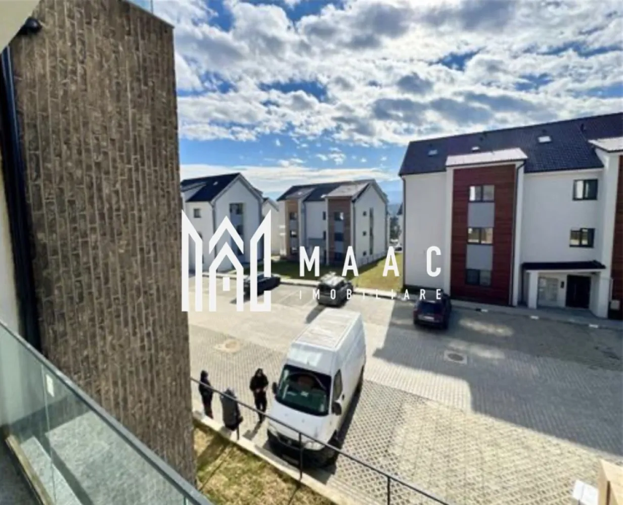 APARTAMENT 2 CAMERE I DAVINCI I FINISAT LA CHEIE - MAAC Imobiliare vă propune spre vânzare un apartament cu 2 camere, compus din bucătărie, baie și balcon generos, ideal pentru cei care își doresc un spațiu modern, bine organizat și confortabil. Locuința se remarcă prin finisaje de calitate și un ambient plăcut, fiind situată într-o zonă cu numeroase spații verzi și drumuri pavate, aspecte ce contribuie la un stil de viață relaxat și echilibrat. Apartamentul este finisat la cheie, oferind avantajul unei mutări rapide, fără investiții suplimentare. Proprietatea este dotată cu aer condiționat și jaluzele electrice, asigurând un nivel ridicat de confort și intimitate pentru viitorii proprietari. Disponibilitate imediată. Pentru mai multe detalii, vă rugăm să menționați telefonic numărul CP2993108. }}