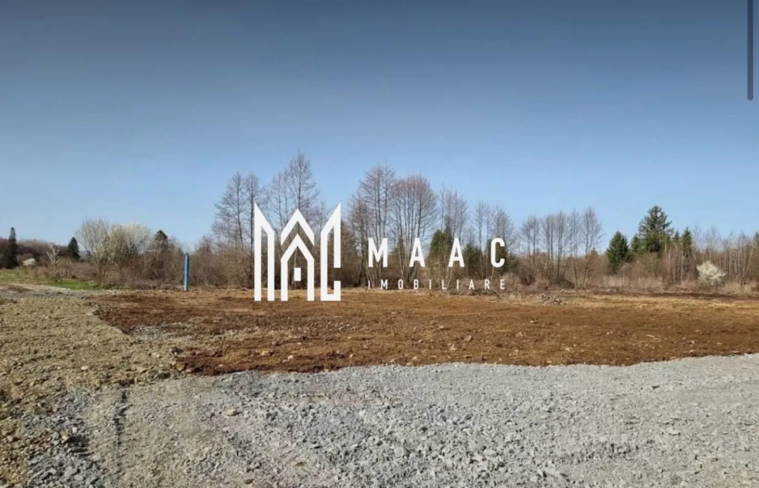 TEREN INTRAVILAN 4007 MP I VALEA AVRIGULUI - MAAC Imobiliare vă propune spre vânzare un teren intravilan cu suprafața de 4007 mp, situat pe Valea Avrigului, într-o zonă deosebită, apreciată pentru peisajele naturale spectaculoase și apropierea de Munții Făgăraș. Locația oferă un cadru ideal pentru relaxare și dezvoltare, beneficiind de acces facil către orașul Avrig și către diverse obiective turistice din împrejurimi. Terenul se remarcă prin poziționarea într-un cadru pitoresc, cu râuri, păduri și priveliști montane, fiind potrivit pentru cei care caută liniște și conexiune cu natura. În același timp, accesibilitatea este un avantaj important, datorită legăturilor rapide către Sibiu și zonele turistice din regiune. Proprietatea oferă multiple posibilități de dezvoltare, fiind ideală pentru construcții rezidențiale, case de vacanță, pensiuni sau proiecte turistice, valorificând potențialul zonei aflate în continuă dezvoltare. Caracteristici: -suprafață: 4007 mp -teren intravilan -acces facil către Avrig și zonele turistice -posibilități multiple de dezvoltare: rezidențial sau turistic -curent disponibil -drumuri amenajate Pentru mai multe detalii sau pentru programarea unei vizionări, vă rugăm să menționați telefonic numărul CP2995272. }}