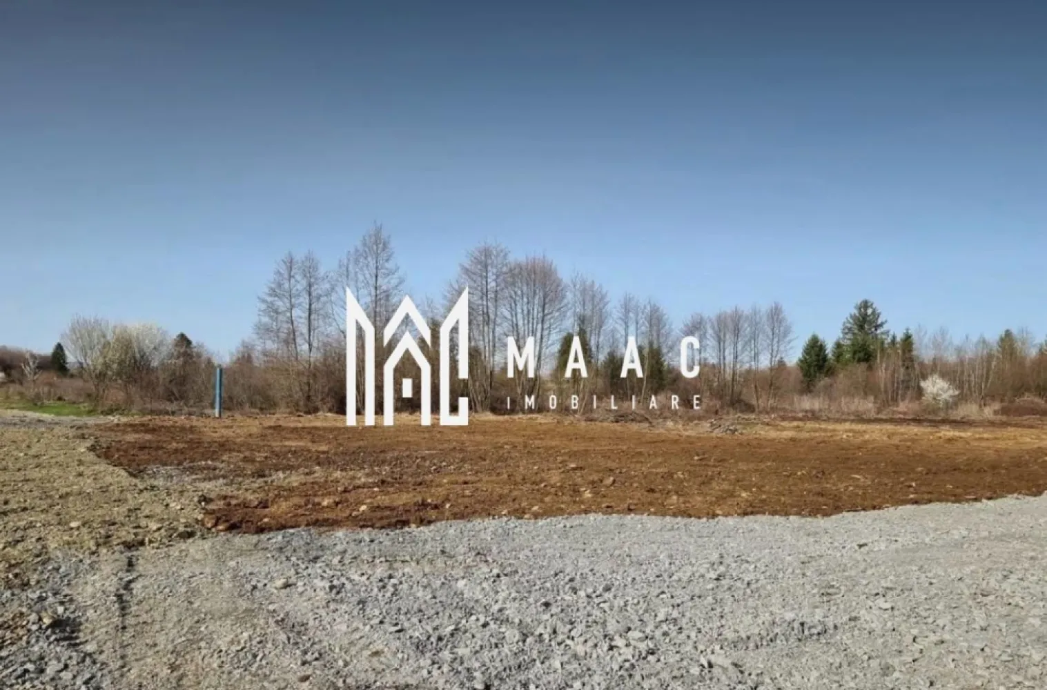 TEREN INTRAVILAN 4007 MP I VALEA AVRIGULUI - MAAC Imobiliare vă propune spre vânzare un teren intravilan cu suprafața de 4007 mp, situat pe Valea Avrigului, într-o zonă deosebită, apreciată pentru peisajele naturale spectaculoase și apropierea de Munții Făgăraș. Locația oferă un cadru ideal pentru relaxare și dezvoltare, beneficiind de acces facil către orașul Avrig și către diverse obiective turistice din împrejurimi. Terenul se remarcă prin poziționarea într-un cadru pitoresc, cu râuri, păduri și priveliști montane, fiind potrivit pentru cei care caută liniște și conexiune cu natura. În același timp, accesibilitatea este un avantaj important, datorită legăturilor rapide către Sibiu și zonele turistice din regiune. Proprietatea oferă multiple posibilități de dezvoltare, fiind ideală pentru construcții rezidențiale, case de vacanță, pensiuni sau proiecte turistice, valorificând potențialul zonei aflate în continuă dezvoltare. Caracteristici: -suprafață: 4007 mp -teren intravilan -acces facil către Avrig și zonele turistice -posibilități multiple de dezvoltare: rezidențial sau turistic -curent disponibil -drumuri amenajate Pentru mai multe detalii sau pentru programarea unei vizionări, vă rugăm să menționați telefonic numărul CP2995272. }}