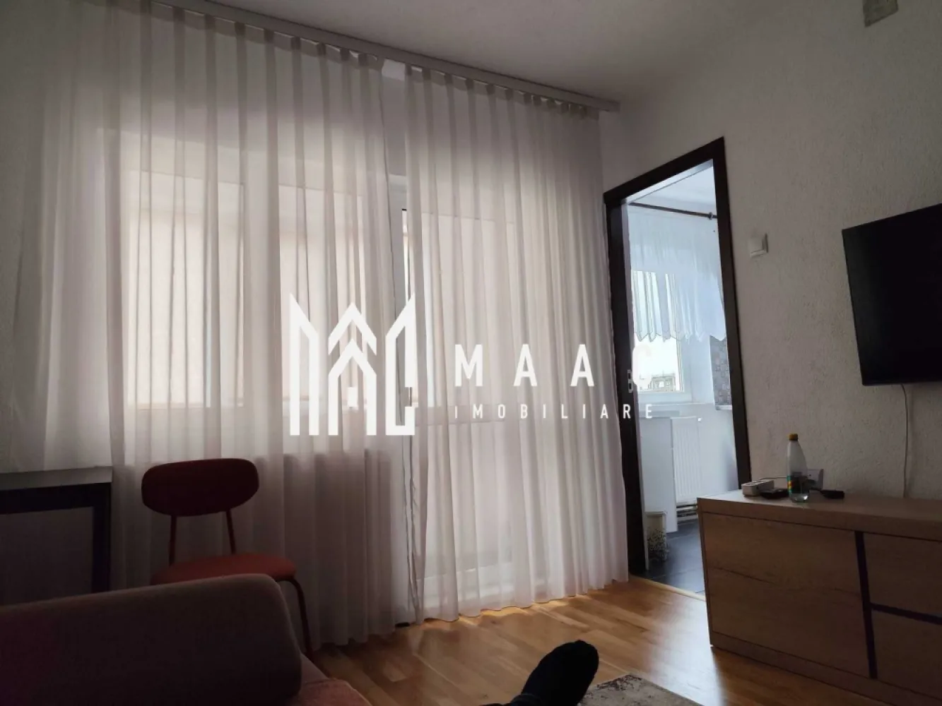 Garsoniera | Etaj 3 | Balcon | Valea Aurie - MAAC Imobiliare vă propune spre închiriere o garsonieră situată în zona Valea Aurie din Sibiu, într-o zonă liniștită și apreciată. Detalii garsonieră Suprafață utilă: 27 mp Balcon Compartimentare practică Spațiu eficient organizat Avantaje Zonă verde și liniștită – Valea Aurie Aproape de magazine, transport public și puncte de interes Potrivită pentru o persoană Condiții închiriere Nu se acceptă animale de companie Pentru mai multe informații sau pentru a programa o vizionare, nu ezitați să ne contactați, specificand ID: CP2995696 }}