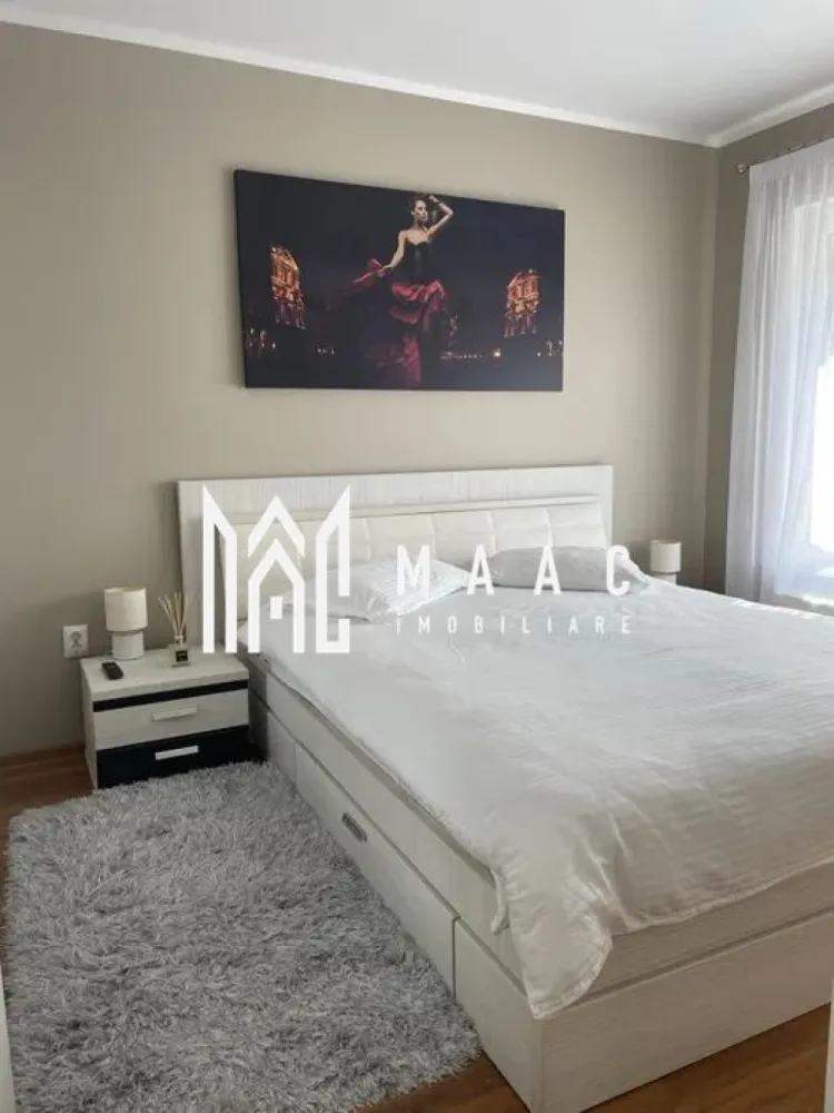 Apartament 2 camere | Decomandat | Parcare | Avantgarden - MAAC Imobiliare va prezinta un apartament superb de inchiriat, etaj 3/10 cu lift, decomandat, mobilat si utilat, in zona Avantgarden. Compartimentare : hol , baie cu vana, bucatarie inchisa amenajata cu loc de luat masa, 2 dormitoare cu pat matrimonial Zona de living a fost transformata in dormitor, dar la cererea chiriasului se poate pune canapea in locul patului. Dotari : Frigider, cuptor microunde încorporat , cuptor incorporat, hotă , plită , mașină spălat vase , mașină spălat haine , aspirator TV Smart în ambele camere Internet Alarmă Rulouri electrice Aer condiționat Parcare privată Zona de interes, cu acces rapid spre punctele principale ale orasului, statii de transport in comun, magazine, Mall shopping City . Nu se accepta animale de companie. Se percepe garantie in cuantumul unei chirii si se inchiriaza pe minim 12 luni. Pentru mai multe detalii sau vizionari mentionati ID: CP2820729 }}