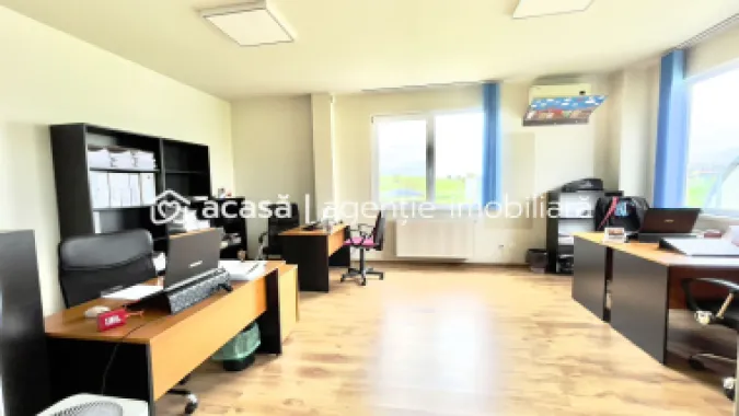 Clădire de birouri cu 12 parcări în incintă privată, UTA2, Arad