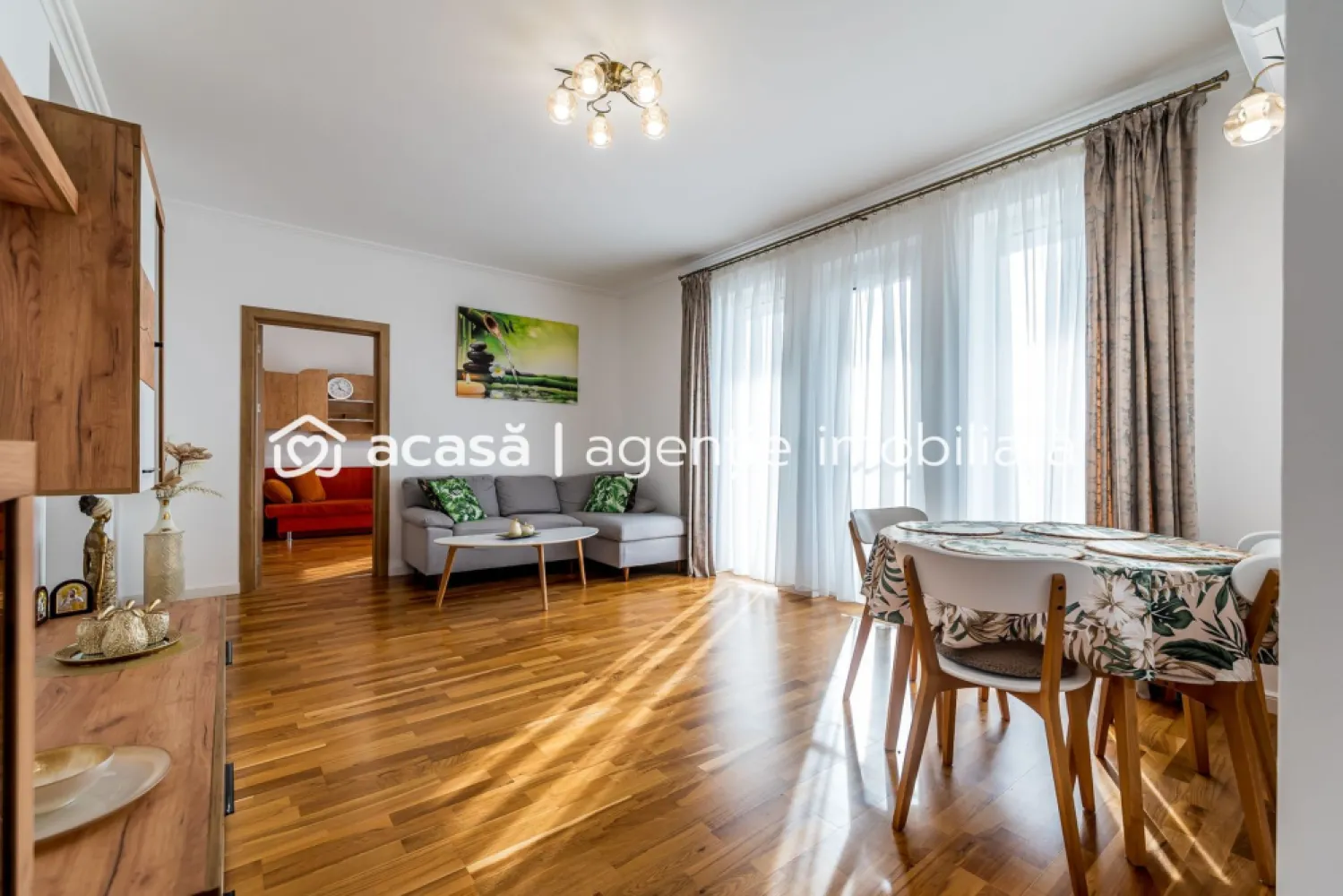 Apartament premium 3 camere | Westfield Arad | Spațiu generos - Comision 0% Vă propunem spre vânzare un apartament deosebit, situat în cartierul Westfield din Arad, într-un bloc nou construit în 2022, ideal pentru cei care caută confort, calitate și spațiu peste medie. Cu o suprafață utilă de 76 mp și un balcon impresionant de 12 mp, această proprietate oferă un stil de viață modern, aerisit și elegant. Apartamentul este compartimentat eficient și cuprinde hol de intrare, living spațios, bucătărie, 2 dormitoare și 2 băi, fiind excelent pentru o familie. Beneficiază de finisaje premium atent alese, parchet din lemn masiv, încălzire în pardoseală și centrală proprie pe gaz, oferind un nivel ridicat de confort. Situat la etajul 2, imobilul dispune și de loc de parcare inclus. 💥 Cel mai mare atu al acestei proprietăți este prețul extrem de competitiv, fiind greu de găsit o ofertă similară ca suprafață, calitate și finisaje în orice alt complex rezidențial din Arad. 📞 Pentru detalii și programarea unei vizionări: Blaga Flavius – 0754467525 Consultant imobiliar acreditat APAIR (Asociația Profesională a Agenților Imobiliari din România) Nu dispui de toată suma? Te ajutăm noi gratuit! Îți obținem oferte de la 16 bănci. Ai o proprietate de vânzare în Arad și vrei să știi cât valorează cu adevărat? Birou: ACASĂ | Agenție imobiliară Arad Adresă: Bulevardul Decebal 2, Arad 310133 }}