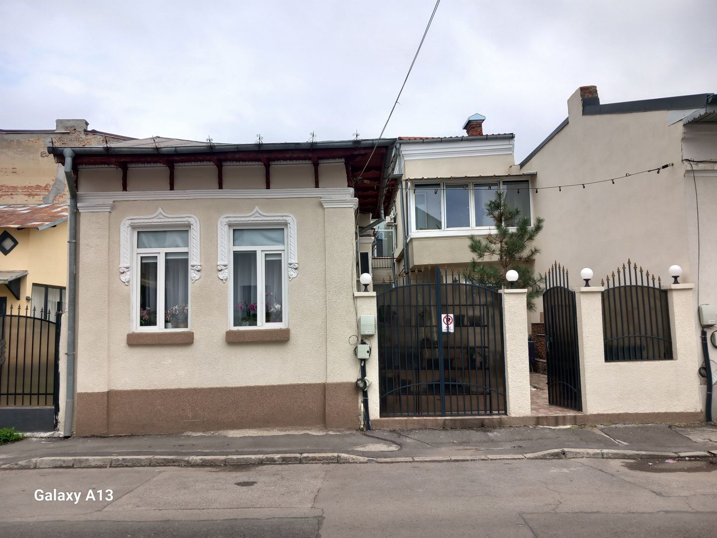 BRASADAS vinde casa curte comuna 3 cam 77mp HALA TRAIAN