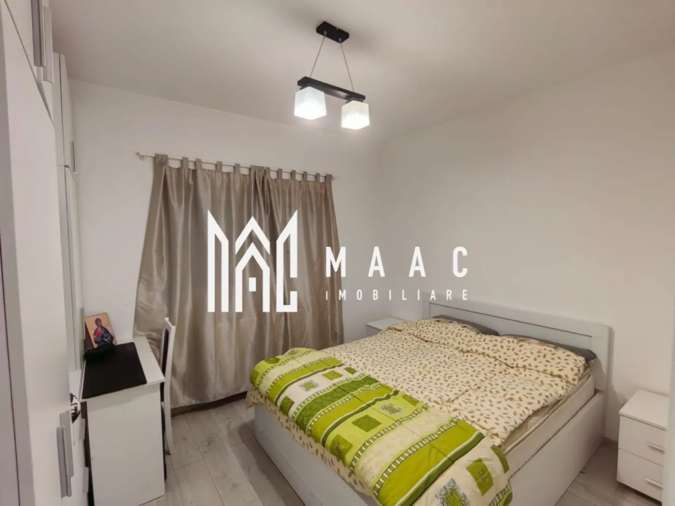 Apartament 4 camere | 99Mp | Etaj 1|Zona Tineretului - MAAC Imobiliare vă aduce spre vânzare un apartament aparte – de fapt, 2 apartamente la preț de 1, situate în căutatul cartier Tineretului! DETALII PROPRIETĂȚI Cele două unități sunt complet separate, fiecare fiind compusă din: 2 camere decomandate Bucătărie separată Hol generos Baie proprie Balcon Mobilate și utilate complet, gata pentru locuire sau investiție Situate la etajul 1/4, în bloc nou, cu lift 3 locuri de parcare incluse în preț AVANTAJELE ZONEI – CARTIER TINERETULUI Acces rapid către centrul orașului Aproape de supermarketuri, farmacii, școli și grădinițe Zonă liniștită, ideală pentru familii Apropiere de parcuri și spații verzi Transport public facil și infrastructură modernă Acest pachet este ideal pentru investiție, două familii, birou + locuință sau orice altă configurare avantajoasă! Pentru mai multe detalii sau programarea unei vizionări, vă rugăm să specificați ID:CP2819770 }}
