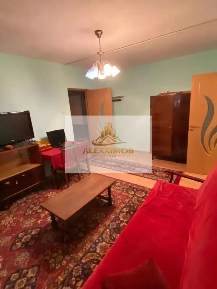 Apartament 2 Camere de Vanzare -Lujerului Metrou -50 mp - Vânzare apartament 2 camere – Lujerului, langa metrou.

Se oferă spre vânzare apartament cu 2 camere, situat în zona Lujerului, langa metrou. Apartamentul este ideal atât pentru locuit, cât și pentru investiție, având acces rapid către centre comerciale, mijloace de transport, școli și parcuri, PIATA LUJERULUI.

P/8

Locuința este compartimentată eficient, fiind compusă din:

living spațios
dormitor luminos
bucătărie
baie

Apartamentul este bine întreținut, luminos și situat într-un bloc curat, cu vecini liniștiți.

Conducta de gaz se afla la limita proprietatii (la usa)

Avantaje zonă:

metrou Lujerului 
acces rapid către Plaza România și AFI Cotroceni
magazine, farmacii, bănci și supermarketuri în apropiere
conexiuni rapide către toate zonele orașului

Pentru mai multe detalii și programări la vizionare, mă puteți contacta telefonic:

Alexximob Estate

tel. 0751454742

comision 0%
