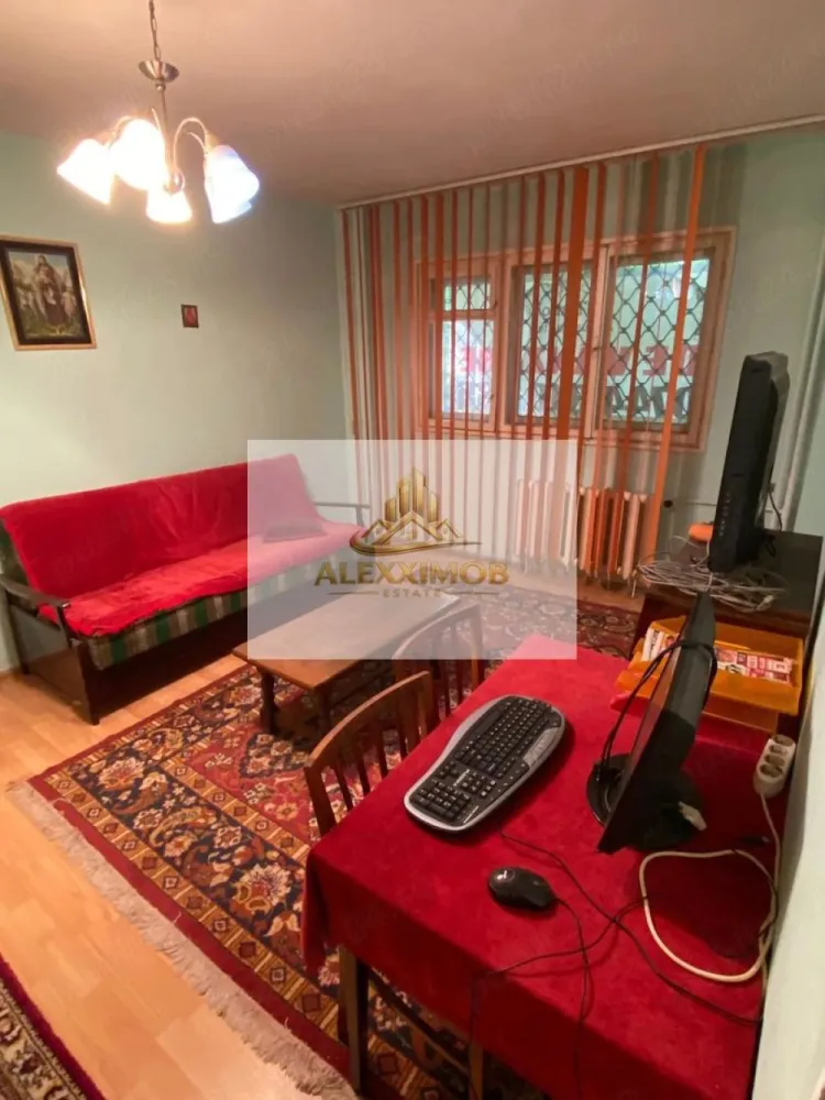 Apartament 2 Camere de Vanzare -Lujerului Metrou -50 mp - Vânzare apartament 2 camere – Lujerului, langa metrou.

Se oferă spre vânzare apartament cu 2 camere, situat în zona Lujerului, langa metrou. Apartamentul este ideal atât pentru locuit, cât și pentru investiție, având acces rapid către centre comerciale, mijloace de transport, școli și parcuri, PIATA LUJERULUI.

P/8

Locuința este compartimentată eficient, fiind compusă din:

living spațios
dormitor luminos
bucătărie
baie

Apartamentul este bine întreținut, luminos și situat într-un bloc curat, cu vecini liniștiți.

Conducta de gaz se afla la limita proprietatii (la usa)

Avantaje zonă:

metrou Lujerului 
acces rapid către Plaza România și AFI Cotroceni
magazine, farmacii, bănci și supermarketuri în apropiere
conexiuni rapide către toate zonele orașului

Pentru mai multe detalii și programări la vizionare, mă puteți contacta telefonic:

Alexximob Estate

tel. 0751454742

comision 0%