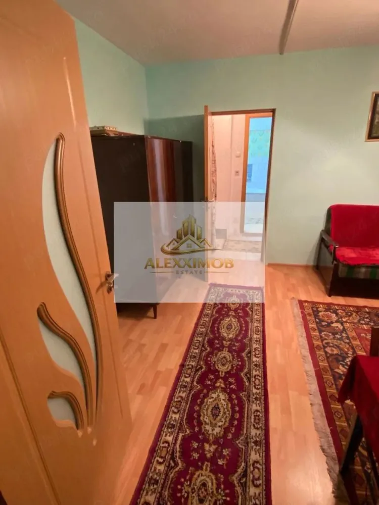 Apartament 2 Camere de Vanzare -Lujerului Metrou -50 mp - Vânzare apartament 2 camere – Lujerului, langa metrou.

Se oferă spre vânzare apartament cu 2 camere, situat în zona Lujerului, langa metrou. Apartamentul este ideal atât pentru locuit, cât și pentru investiție, având acces rapid către centre comerciale, mijloace de transport, școli și parcuri, PIATA LUJERULUI.

P/8

Locuința este compartimentată eficient, fiind compusă din:

living spațios
dormitor luminos
bucătărie
baie

Apartamentul este bine întreținut, luminos și situat într-un bloc curat, cu vecini liniștiți.

Conducta de gaz se afla la limita proprietatii (la usa)

Avantaje zonă:

metrou Lujerului 
acces rapid către Plaza România și AFI Cotroceni
magazine, farmacii, bănci și supermarketuri în apropiere
conexiuni rapide către toate zonele orașului

Pentru mai multe detalii și programări la vizionare, mă puteți contacta telefonic:

Alexximob Estate

tel. 0751454742

comision 0%