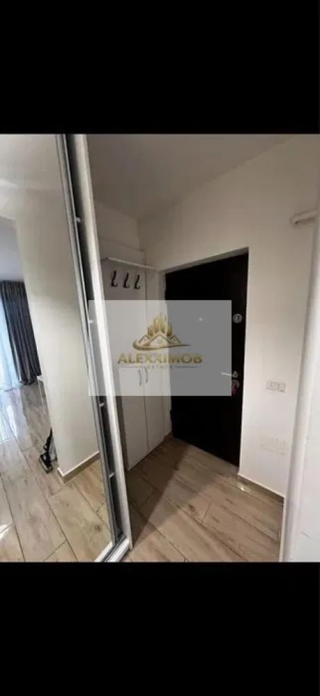 Garsoniera de Vanzare - 33 mp - Zona Drumul Fermei - Se oferă spre vânzare o garsonieră cochetă și modern amenajată, situată in zona Drumul Fermei, în Popești-Leordeni, ideală atât pentru locuit, cât și pentru investiție.

📐 Suprafață utilă: 33 mp
 - ETAJ 2/2
🛋 Complet mobilată și utilată
🚗 Loc de parcare inclus
✨ Amenajare în stil boutique, cu finisaje moderne și atmosferă elegantă

Garsoniera este compartimentată eficient, luminoasă și pregătită pentru mutare imediată. Dispune de mobilier atent ales, electrocasnice necesare și un design interior modern, care oferă confort și funcționalitate.

📍 Zonă liniștită, cu acces rapid către mijloace de transport, magazine, restaurante și puncte de interes.

Ideală pentru:

✔ Cupluri
✔ Persoane singure
✔ Investiție pentru închiriere

Pentru mai multe detalii sau programarea unei vizionări, vă rog să mă contactați.

AlexxImob ESTATE

TEL. 0751454742