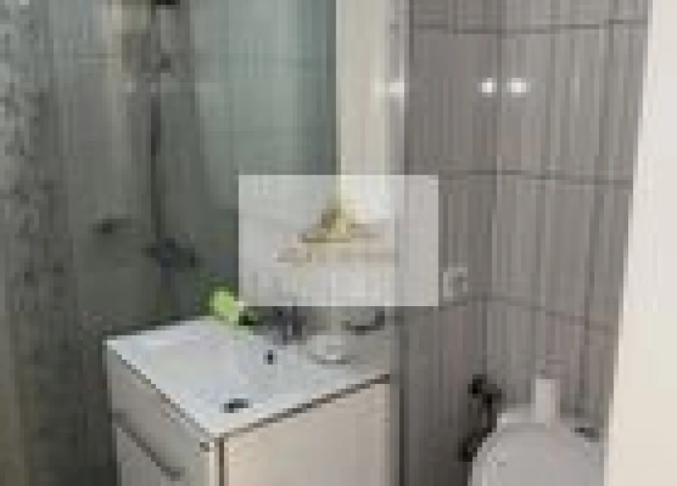 Apartament de Inchiriat - 2 Camere - Metrou Universitate - 50 mp - Apartament 2 camere de închiriat – Universitate | Metrou la câțiva pași

Se oferă spre închiriere un apartament de 2 camere situat în zona Universitate, într-o locație excelentă, foarte aproape de stația de metrou și de principalele puncte de interes din centrul Bucureștiului.

Apartamentul este situat la etajul 8 din 10 al unui imobil construit în 1980 și dispune de un balcon generos de 10 mp, ideal pentru relaxare. Locuința este luminoasă, bine compartimentată și dotată cu aer condiționat.

Detalii:• 2 camere• Etaj 8/10• Bloc construit în 1980• Aer condiționat• Balcon 10 mp• Extrem de aproape de metrou• Acces rapid către universități, restaurante, cafenele și mijloace de transport

Ideal pentru un cuplu, studenți sau persoane care își doresc să locuiască în centrul orașului, cu acces facil către toate zonele importante ale Bucureștiului.

Pentru detalii, va rpg sa ma contactati.

AlexxImob Estate - tel. 0751454742

1+1+50% din prima chirie (comision agentie)

!!! Pentru studentie - garantie dubla. :)