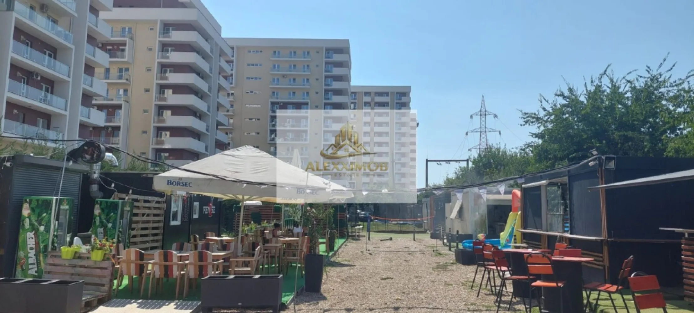 Teren de Vanzare - 1700 mp -Berceni - Va propun spre vanzare un teren cu documentatie de urbanism actualizata. Noul certificat de urbanism permite dezvoltarea unui ansamblu imobiliar mixt, incluzand aparthotel si locuinte colective, cu regim de inaltime de pana la 2 subsoluri + P + 11 ETAJE.

Fata de certificatul anterior, care permitea spalatorie (self-service) , oportunitatile de dezvoltare sunt semnificativ extinse.

Terenul se afla intr-un complex rezidential (nu mai exista terenuri in zona) . 

2 loturi (1700 mp; 28 mp)

Alexximob Estate - comision 0%

tel. 0751454742