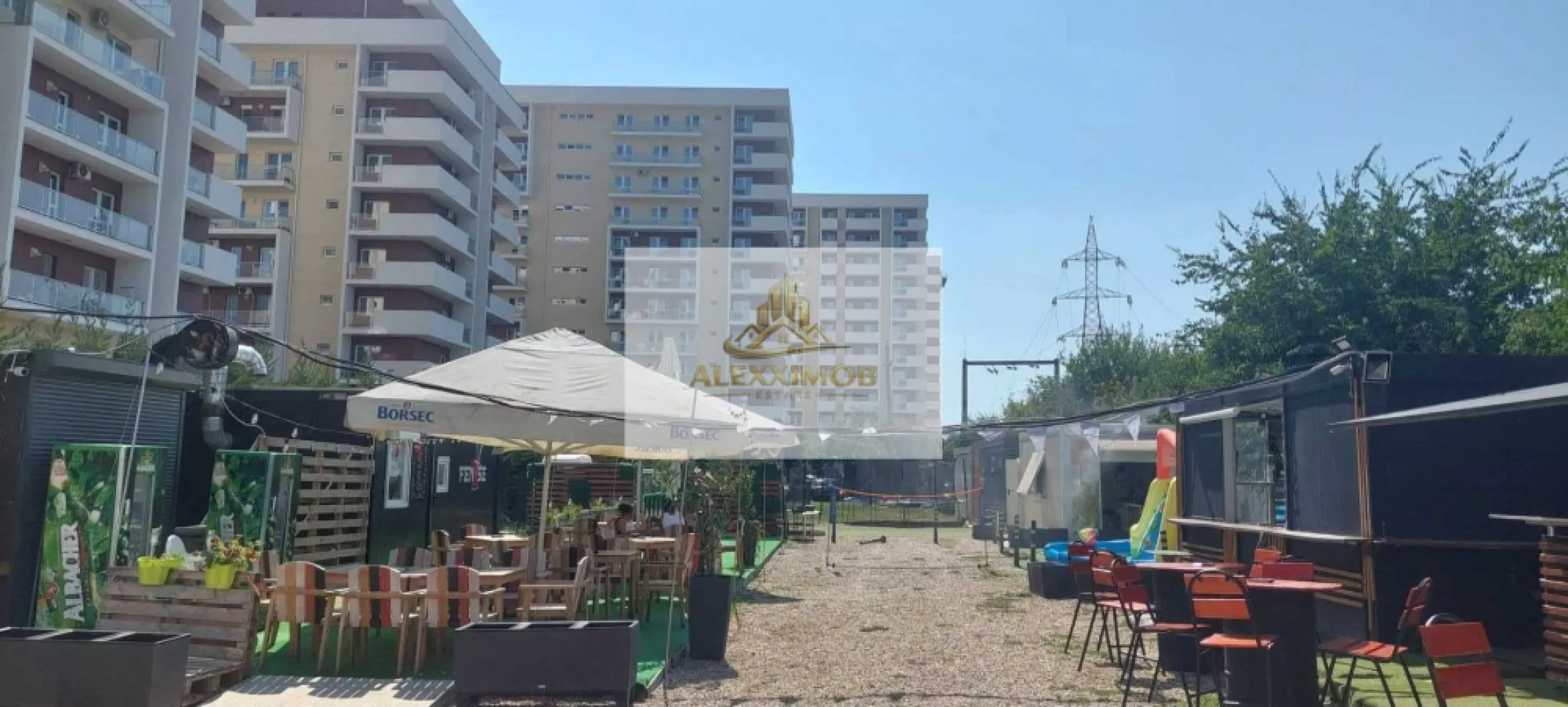 Teren de Inchiriat - Berceni - 1700 mp - Va propun spre inchiriere un teren cu documentatie de urbanism actualizata. Noul certificat de urbanism permite dezvoltarea unui ansamblu imobiliar mixt, incluzand aparthotel si locuinte colective, cu regim de inaltime de pana la 2 subsoluri + P + 11 ETAJE.

Fata de certificatul anterior, care permitea spalatorie (self-service) , oportunitatile de dezvoltare sunt semnificativ extinse.

Terenul se afla intr-un complex rezidential (nu mai exista terenuri in zona) . 

2 loturi (1700 mp; 28 mp)

1+1+50 % din prima chirie (comision agentie)

Alexximob Estate

tel. 0751454742