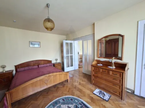 Apartament 4 camere 110 mp utili cu teren aferent si 2 bai Central