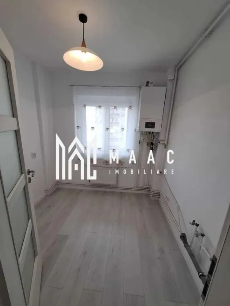 Apartament | 2 Camere | Etaj 3 | Renovat | Rahovei - Maac Imobiliare vă propune spre vânzare un apartament modern bine întreținut, situat în una dintre cele mai accesibile și căutate zone ale cartierului Rahovei. Locuința se află în imediata apropiere a principalelor puncte de interes – școli, grădinițe, supermarketuri, piață, dar și stații de autobuz – oferind un stil de viață confortabil și ușor adaptat nevoilor zilnice ale unei familii. Apartamentul este recent renovat, luminos și primitor, fiind potrivit atât pentru o familie cu copii, cât și pentru un cuplu la început de drum. Se vinde nemobilat, oferind viitorilor proprietari libertatea de a-și personaliza spațiul după propriul stil și propriile preferințe. Dacă sunteți în căutarea unei locuințe cochete, situate într-o zonă liniștită și accesibilă, această proprietate merită cu siguranță văzută! Pentru mai multe detalii și programarea unei vizionări, vă invităm să contactați Maac Imobiliare și să specificați codul de proprietate: CP2819598. }}