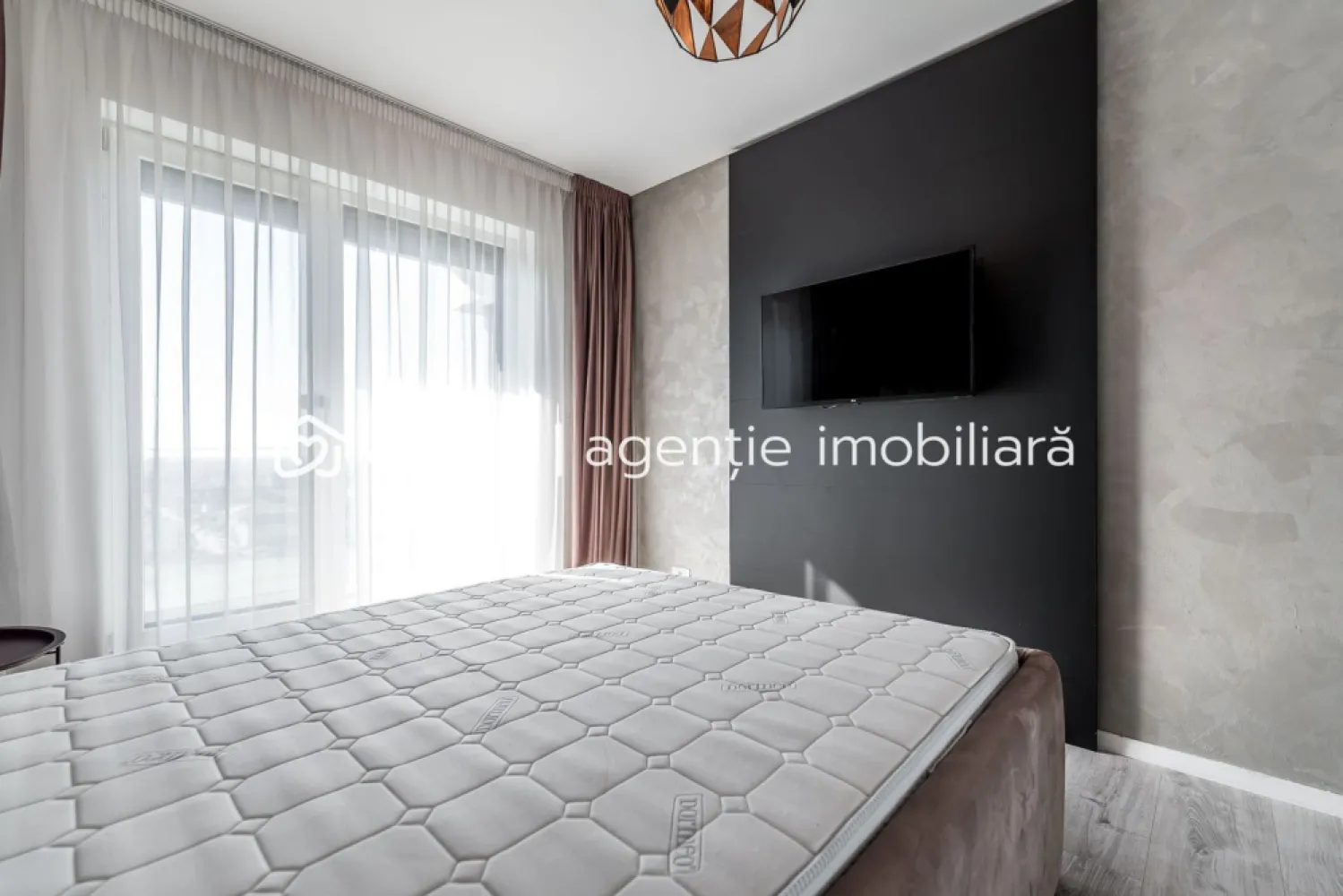 Apartament nou 2 camere Campeador City - Timișoara - Descoperă un apartament luminos și modern, situat la etajul 8 al ansamblului rezidențial Campeador-City Timișoara , un proiect de referință în zona de nord a Timișoarei. Locuința are o suprafață utilă de 53 m², compartimentată eficient și finisată cu materiale premium. Complet mobilat și utilat la cheie, cu mobilier modern și electrocasnice de top – gata de mutare imediată, fără alte investiții. Detalii apartament: 2 camere spațioase și bine organizate 1 baie complet echipată Boxă de depozitare Aer condiționat Loc de parcare propriu subteran – siguranță și funcționalitate. Finisaje premium, design modern și atenție la detalii, Apartament ideal pentru locuire sau investiție, într-o zonă cu cerere ridicată și acces facil la oraș. 📞 Contact: Lucian Marc – 0746 093 329, Consultant Imobiliar 💳 Ai nevoie de credit? Îți pot obține gratuit oferte avantajoase de la 16 bănci. }}