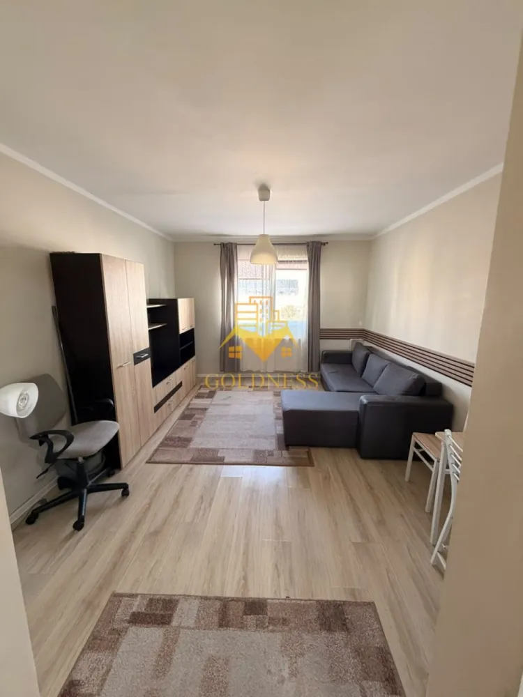 Garsoniera, Zona Cojocna, Expo Transilvania, Ira, Marasti - GOLDNESS Imobiliare vă propune spre închiriere un apartament cu camere complet mobilat și utilat, la etajul într-un imobil de etaje, în Cartierul Marasti, zona Expo Transilvania.
Dispune de loc de parcare!
Se află în apropierea stațiilor de transport în comun, magazine, restaurante, spații verzi, farmacii, etc. 

Apartamentul este compartimentat astfel:
 - camera cu canapea extensibila, loc de servit masa, comoda tv, dulap
 - bucatarie complet utilată și mobilată, masina de spalat haine
 - baie cu dus, calorifer port prosop și dulap pentru depozitare.
 
Imobilul este dotat cu toate cele necesare- frigider, aragaz, hotă, mașină de spălat haine, etc. 

Dacă sunteți interesați de acest apartament și doriți să îl vizionați, dar și pentru alte oferte nu ezitați să ne contactați telefonic sau prin e-mail. Vă stăm la dispoziție!
Pentru intermediere se percepe un comision de 200 euro!