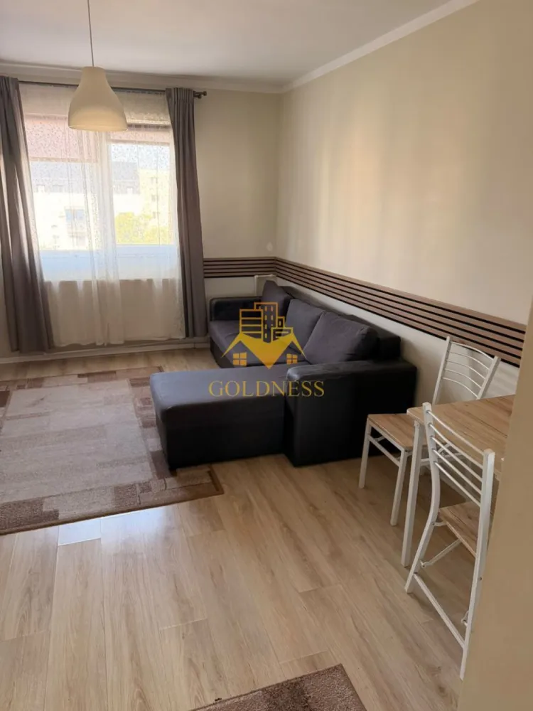 Garsoniera, Zona Cojocna, Expo Transilvania, Ira, Marasti - GOLDNESS Imobiliare vă propune spre închiriere un apartament cu camere complet mobilat și utilat, la etajul într-un imobil de etaje, în Cartierul Marasti, zona Expo Transilvania.
Dispune de loc de parcare!
Se află în apropierea stațiilor de transport în comun, magazine, restaurante, spații verzi, farmacii, etc. 

Apartamentul este compartimentat astfel:
 - camera cu canapea extensibila, loc de servit masa, comoda tv, dulap
 - bucatarie complet utilată și mobilată, masina de spalat haine
 - baie cu dus, calorifer port prosop și dulap pentru depozitare.
 
Imobilul este dotat cu toate cele necesare- frigider, aragaz, hotă, mașină de spălat haine, etc. 

Dacă sunteți interesați de acest apartament și doriți să îl vizionați, dar și pentru alte oferte nu ezitați să ne contactați telefonic sau prin e-mail. Vă stăm la dispoziție!
Pentru intermediere se percepe un comision de 200 euro!