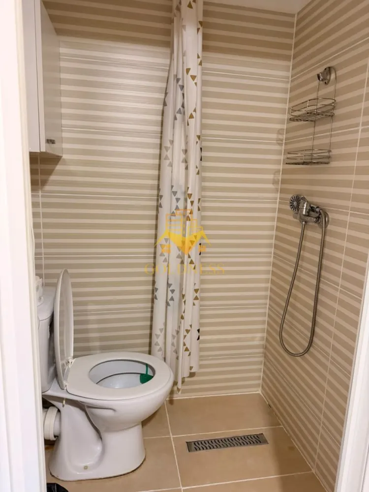 Garsoniera, Zona Cojocna, Expo Transilvania, Ira, Marasti - GOLDNESS Imobiliare vă propune spre închiriere un apartament cu camere complet mobilat și utilat, la etajul într-un imobil de etaje, în Cartierul Marasti, zona Expo Transilvania.
Dispune de loc de parcare!
Se află în apropierea stațiilor de transport în comun, magazine, restaurante, spații verzi, farmacii, etc. 

Apartamentul este compartimentat astfel:
 - camera cu canapea extensibila, loc de servit masa, comoda tv, dulap
 - bucatarie complet utilată și mobilată, masina de spalat haine
 - baie cu dus, calorifer port prosop și dulap pentru depozitare.
 
Imobilul este dotat cu toate cele necesare- frigider, aragaz, hotă, mașină de spălat haine, etc. 

Dacă sunteți interesați de acest apartament și doriți să îl vizionați, dar și pentru alte oferte nu ezitați să ne contactați telefonic sau prin e-mail. Vă stăm la dispoziție!
Pentru intermediere se percepe un comision de 200 euro!