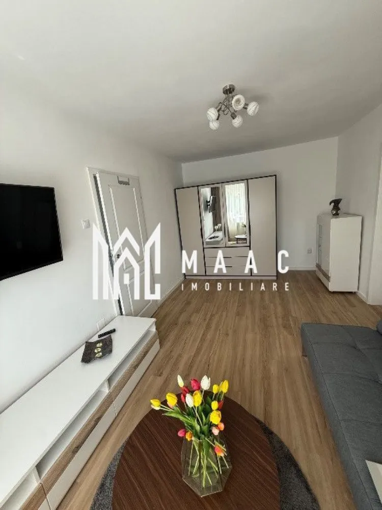 Apartament 2 camere semidecomandat | Hipodrom 1 | 48 mp, renovat - Apartament de vânzare în Sibiu, în zona Hipodrom 1, cu 2 camere semidecomandate, 48 mp utili, renovat și complet mobilat, pregătit pentru mutare.

Detalii proprietate:
• Suprafață utilă de 48 mp și suprafață construită de 67,2 mp
• Compartimentare semidecomandată, cu 1 dormitor, 1 baie și 1 bucătărie
• Situat la etajul 4 din 4, cu mansardă deasupra
• Imobil finalizat în anul 1988
• Apartament renovat, cu instalație electrică nouă și instalație sanitară nouă
• Se vinde complet mobilat și utilat, fără investiții suplimentare necesare

Zona oferă acces rapid către magazine, școli, grădinițe și mijloace de transport în comun, cu toate facilitățile utile pentru programul de zi cu zi. Amplasarea în Hipodrom 1 menține legătura rapidă cu punctele de interes din oraș.

Cod anunț CP3213955. Contactați echipa MAAC Imobiliare pentru detalii suplimentare și pentru programarea unei vizionări.

Conținut optimizat cu AI, aprobat de agent uman.