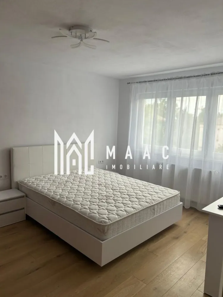Garsonieră de vânzare Sibiu | Mihai Viteazul | 30 mp, etaj 4 - Garsonieră de vânzare în Sibiu, zona Mihai Viteazul, cu 30 mp utili, situată la etajul 4 din 5 și oferită complet mobilată și utilată.

Detalii proprietate:
• Suprafață utilă: 30 mp
• Garsonieră cu 1 baie și 1 bucătărie
• Etaj 4 din 5
• An construcție: 1980
• Disponibilă pentru vânzare
• Complet mobilată și utilată

Zona Mihai Viteazul oferă acces rapid către magazine, mijloace de transport, școli și alte facilități urbane, conform informațiilor din descrierea existentă. Proprietatea este amplasată într-o zonă urbană cu acces facil către punctele de interes din oraș.

Pentru detalii suplimentare și programarea unei vizionări, contactați echipa MAAC Imobiliare și menționați Cod anunț CP3214712.

Conținut optimizat cu AI, aprobat de agent uman.
