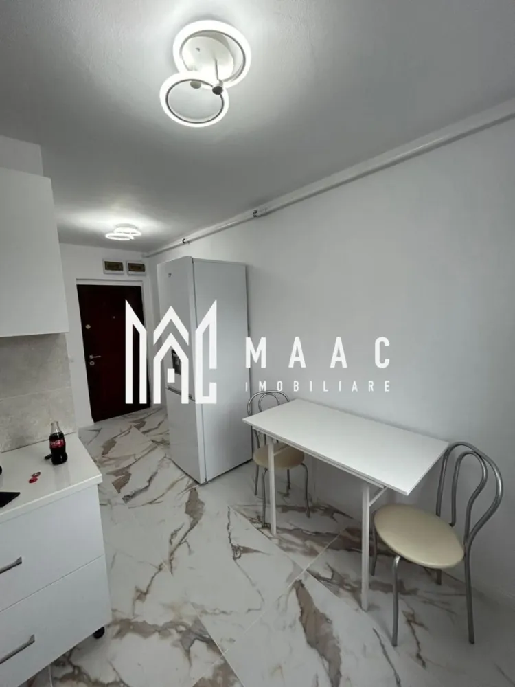 Garsonieră de vânzare Sibiu | Mihai Viteazul | 30 mp, etaj 4 - Garsonieră de vânzare în Sibiu, zona Mihai Viteazul, cu 30 mp utili, situată la etajul 4 din 5 și oferită complet mobilată și utilată.

Detalii proprietate:
• Suprafață utilă: 30 mp
• Garsonieră cu 1 baie și 1 bucătărie
• Etaj 4 din 5
• An construcție: 1980
• Disponibilă pentru vânzare
• Complet mobilată și utilată

Zona Mihai Viteazul oferă acces rapid către magazine, mijloace de transport, școli și alte facilități urbane, conform informațiilor din descrierea existentă. Proprietatea este amplasată într-o zonă urbană cu acces facil către punctele de interes din oraș.

Pentru detalii suplimentare și programarea unei vizionări, contactați echipa MAAC Imobiliare și menționați Cod anunț CP3214712.

Conținut optimizat cu AI, aprobat de agent uman.