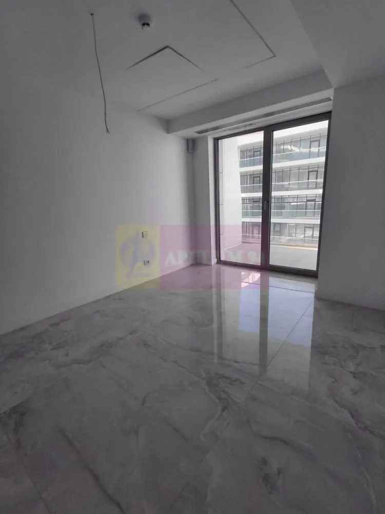 Mamaia Nord, apartament 2 camere, bloc 2024 direct pe plaja - Va oferim spre vanzare apartamente de 2 camere cu vedere la Marea Neagra in zona de lux din Mamaia Nord, la toate etajele, construit chiar pe plaja intr-un bloc nou 2024 construit cu materiale si finisaje de ultima generatie, de cea mai buna calitate, P+12, la cheie ultralux, blocul fiind terminat si finisat, pregatit gata de locuit.
Incalzirea fiecarui apartament se face cu Pompa de Caldura la curent, incalzire in pardoseala, aeroconvectoare pentru climatizare, sunt prevazute cu 2 grupuri sanitare cu cabina de dus in ambele bai, terasa mare cu vedere la mare pe ambele camere, termopan, gresie, faianta, usa metalica. Bucataria este open in living. Blocul este racordat la canalizarea orasului, nu fosa septica.
Suplimentar locuri de parcare acoperite la mezanin si etajul I.
Blocul are piscina exterioara si doua sali de fitness gratuite pentru rezidentii blocului. 
La intrarea in complex este bariera cu telecomanda.
Pentru detalii suplimentare si vizionari contactati agentul Dona Camelia 0733683461.
